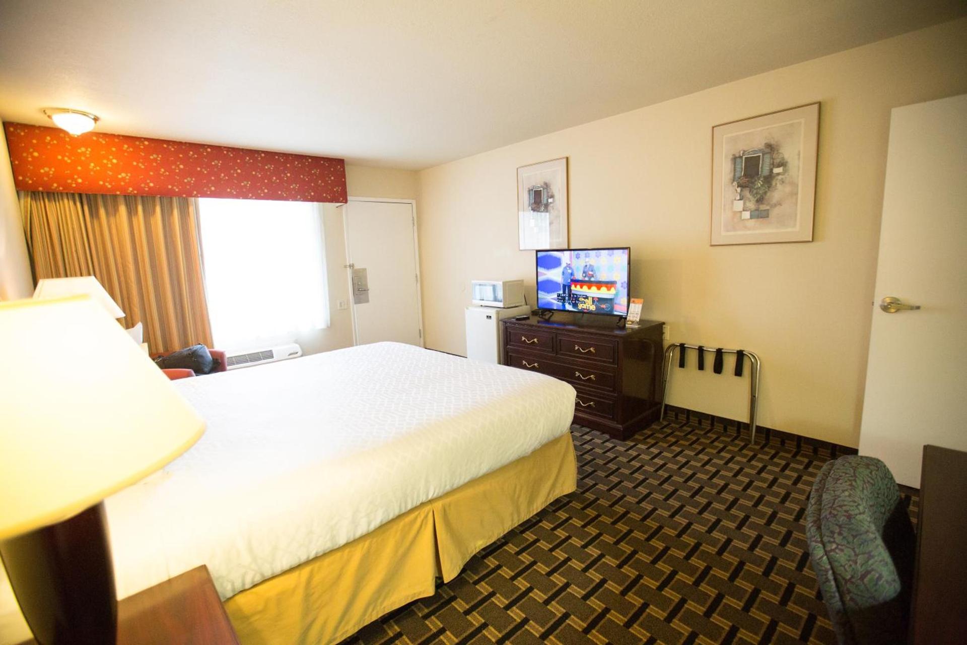 Queens Inn Anaheim photo 6