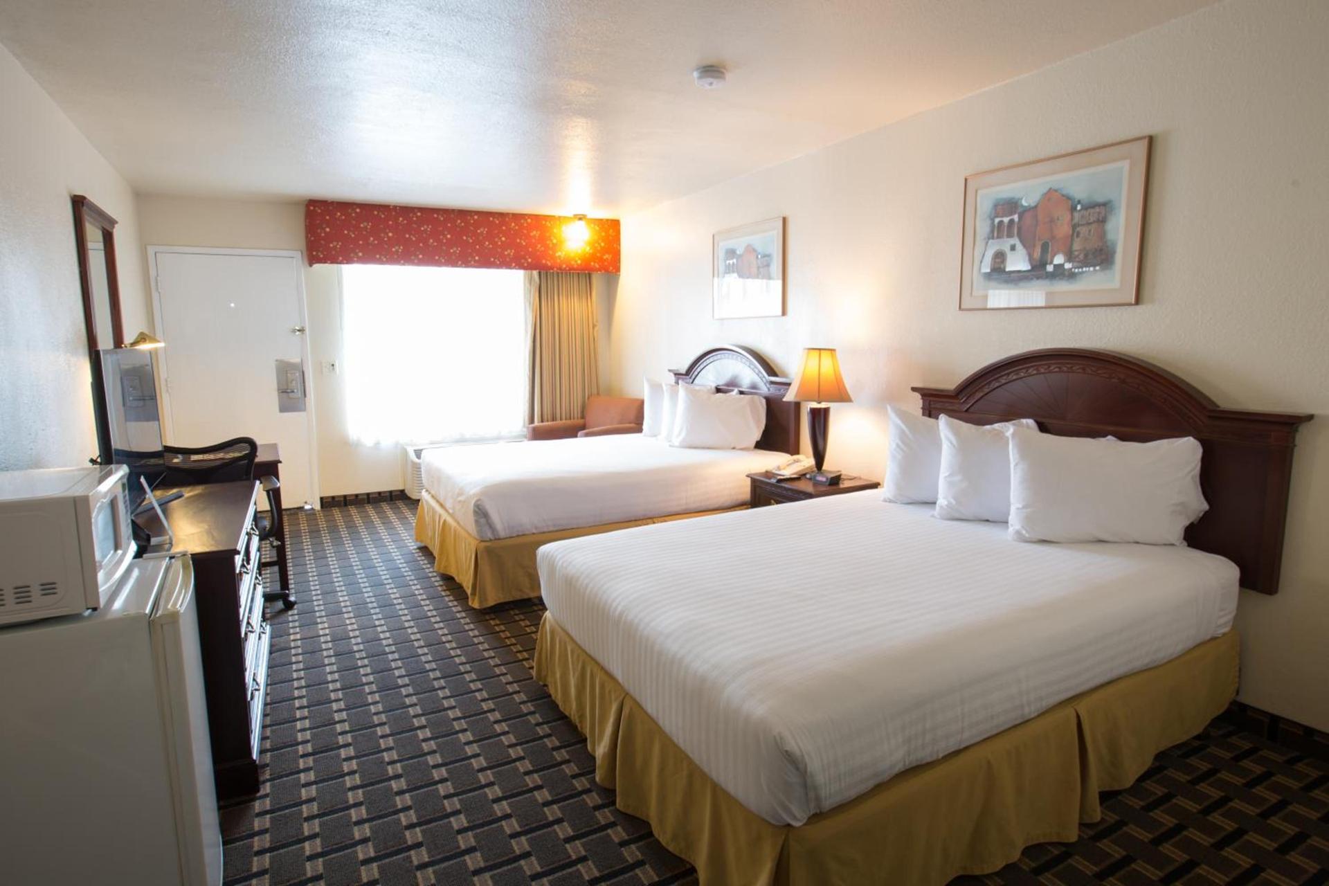 Queens Inn Anaheim photo 5