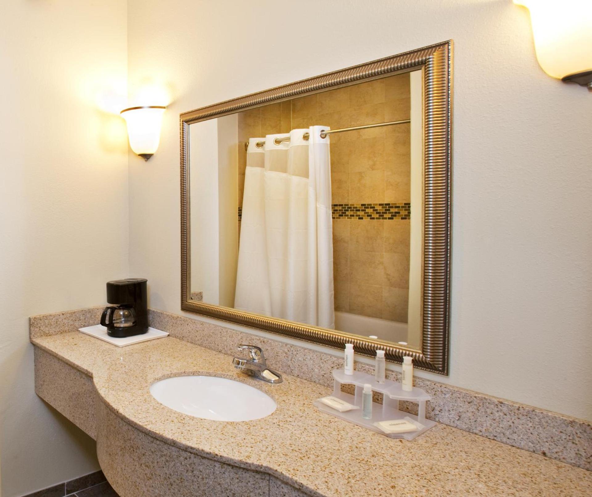 Holiday Inn Express- Waterloo/Cedar Falls by IHG photo 4