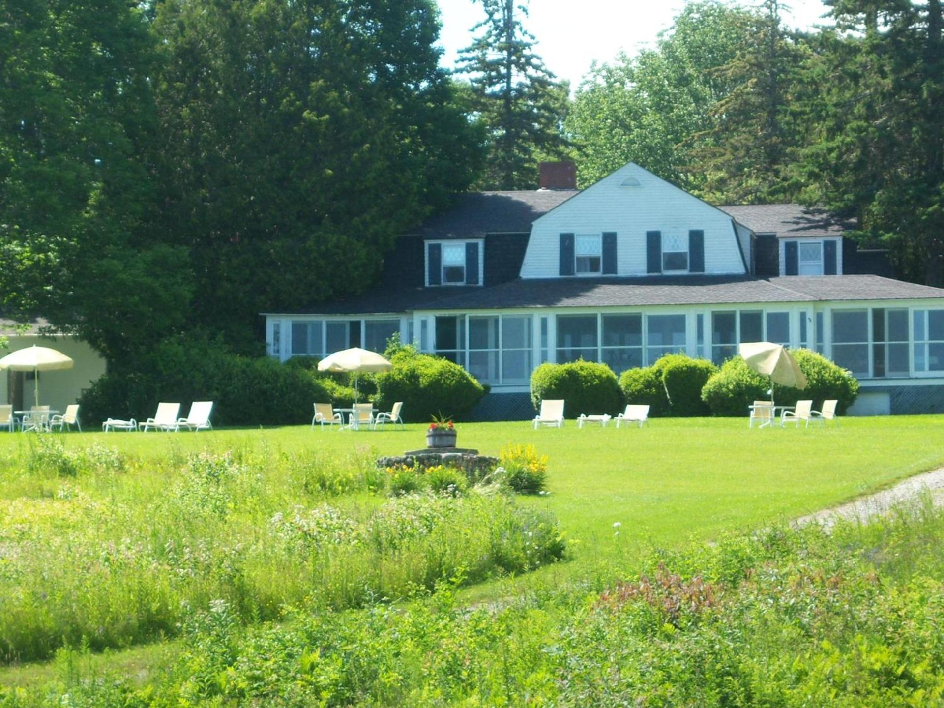 High Tide Inn on the Ocean, Motel and Cottages photo 1