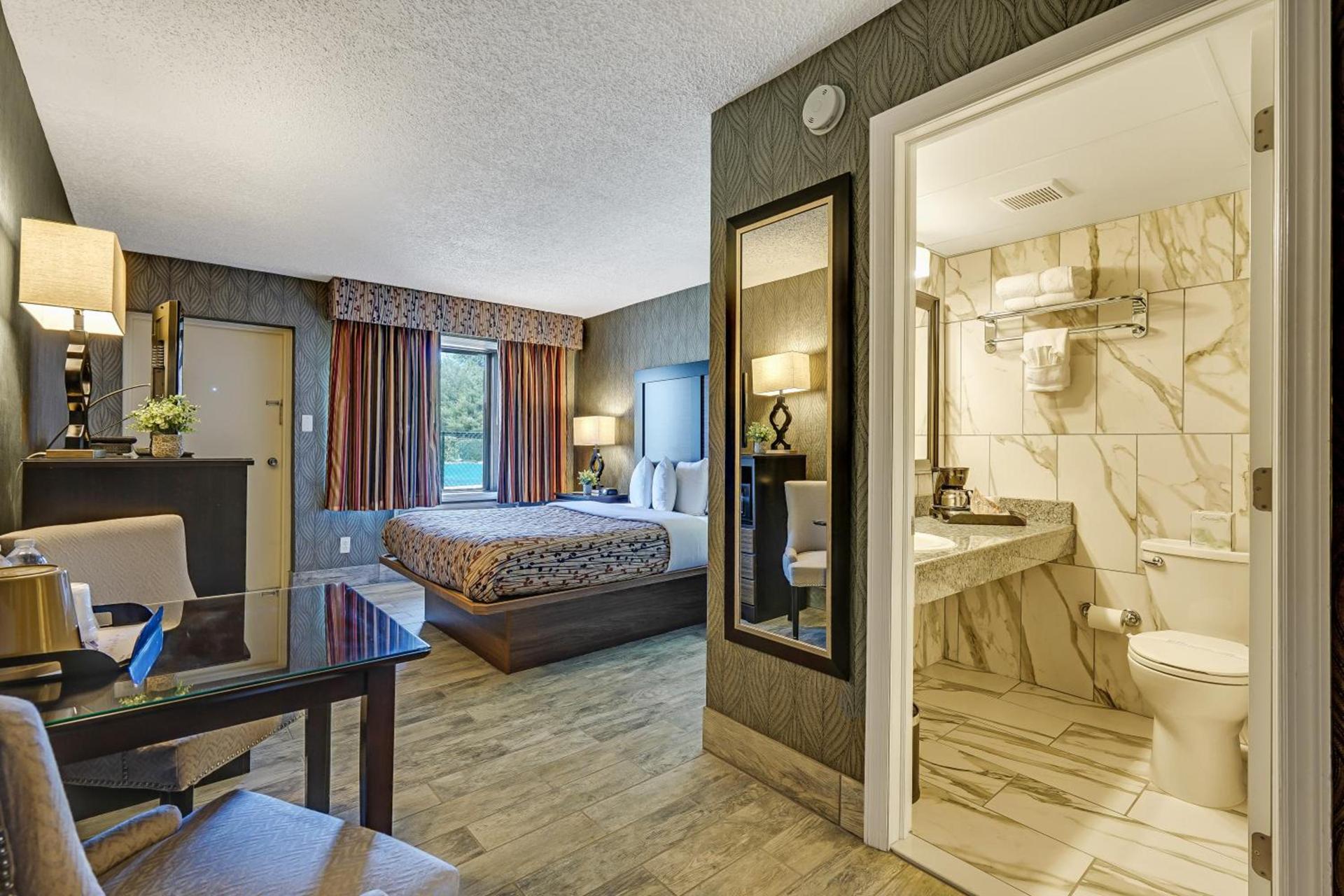 Blue Creek Inn photo 35