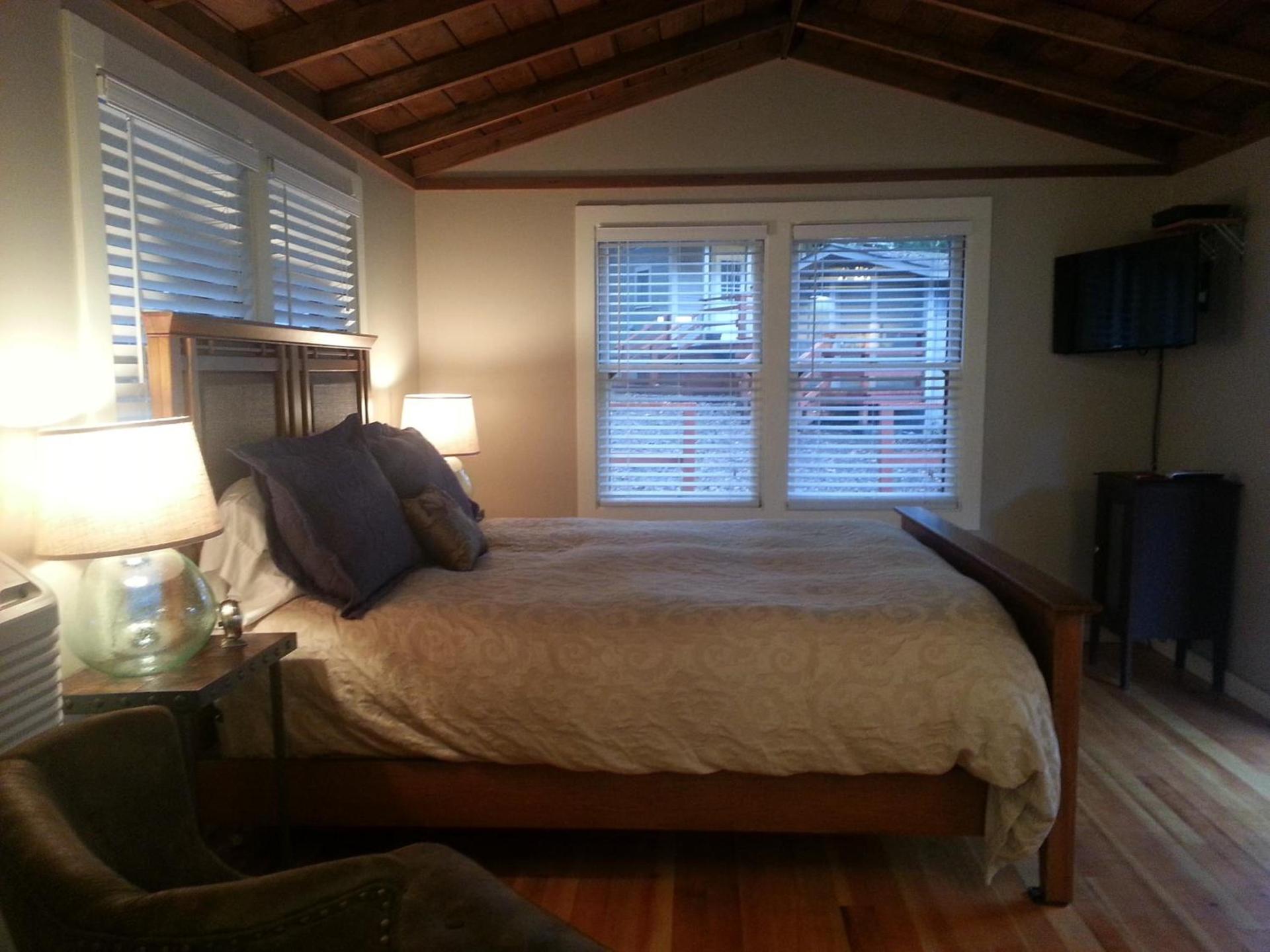 China Creek Cottages photo 62