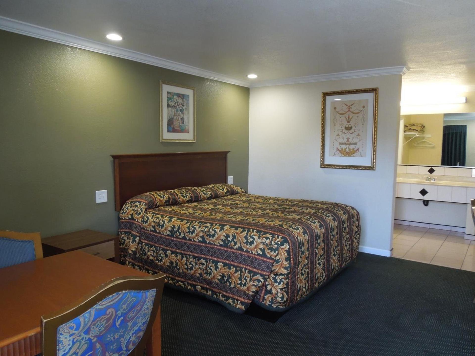 Castaway Motel photo 7