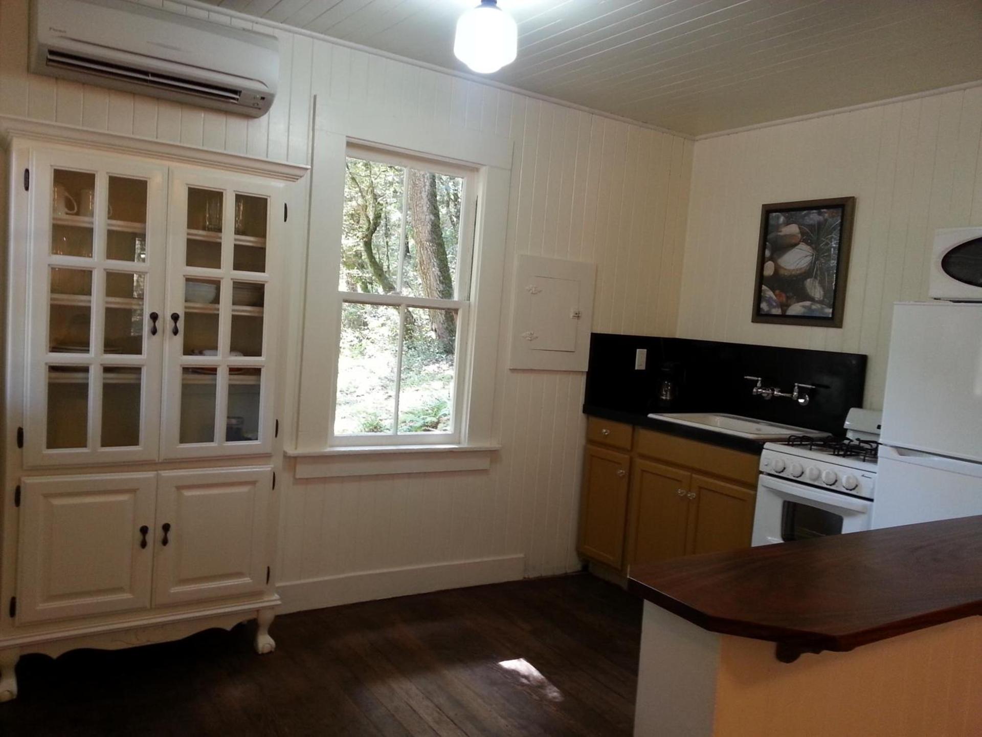 China Creek Cottages photo 53
