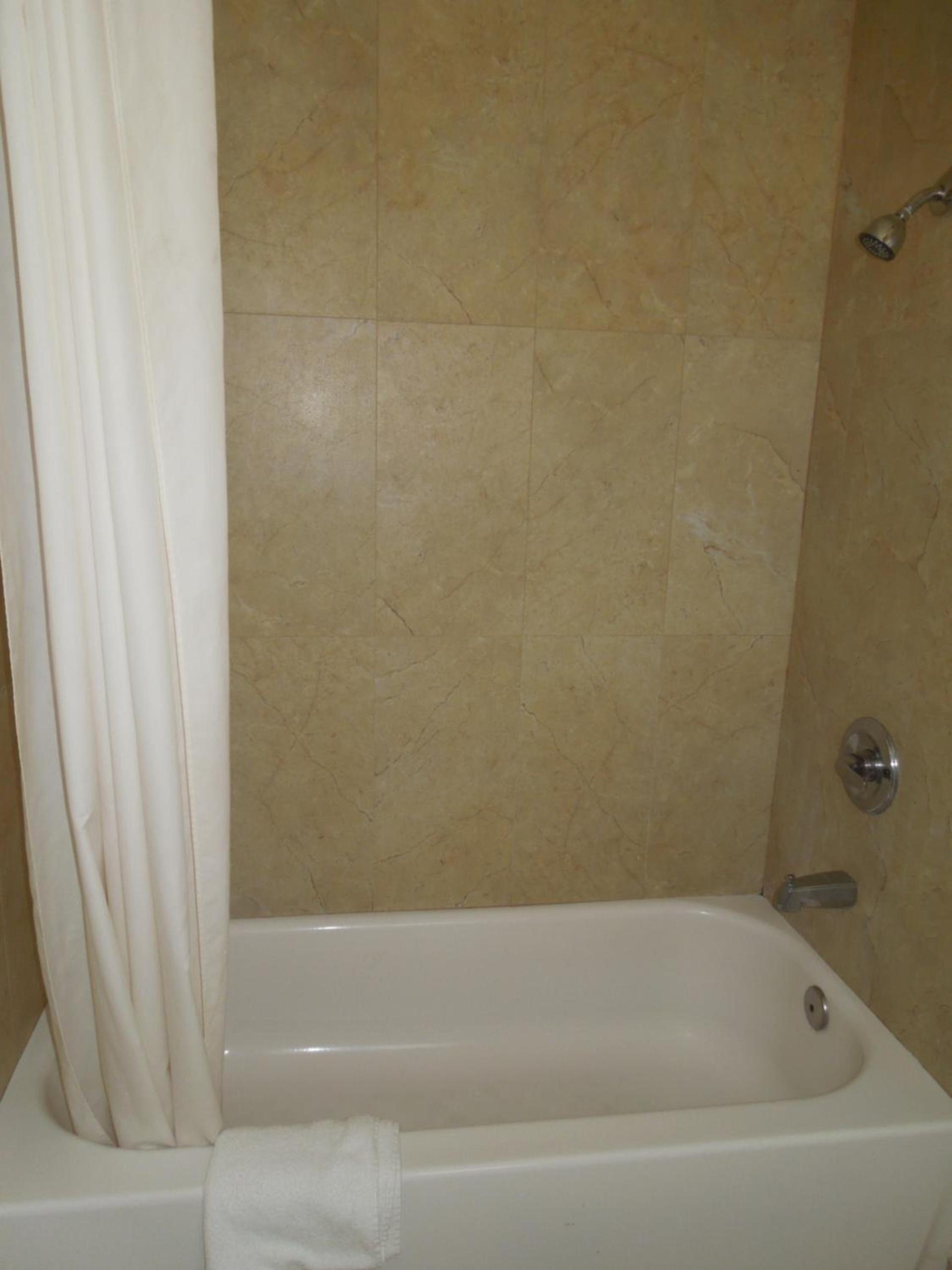 Castaway Motel photo 10