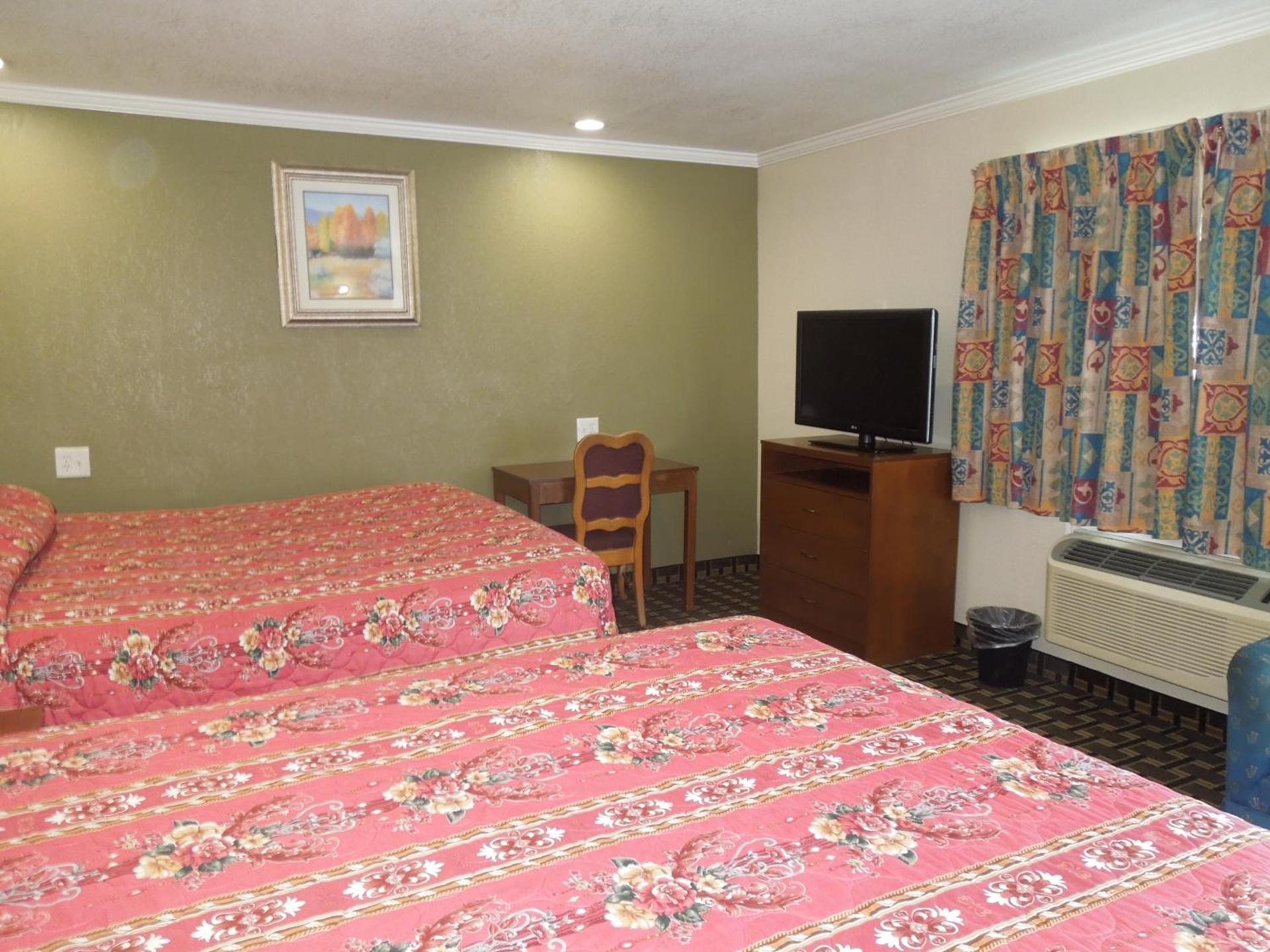Castaway Motel photo 16