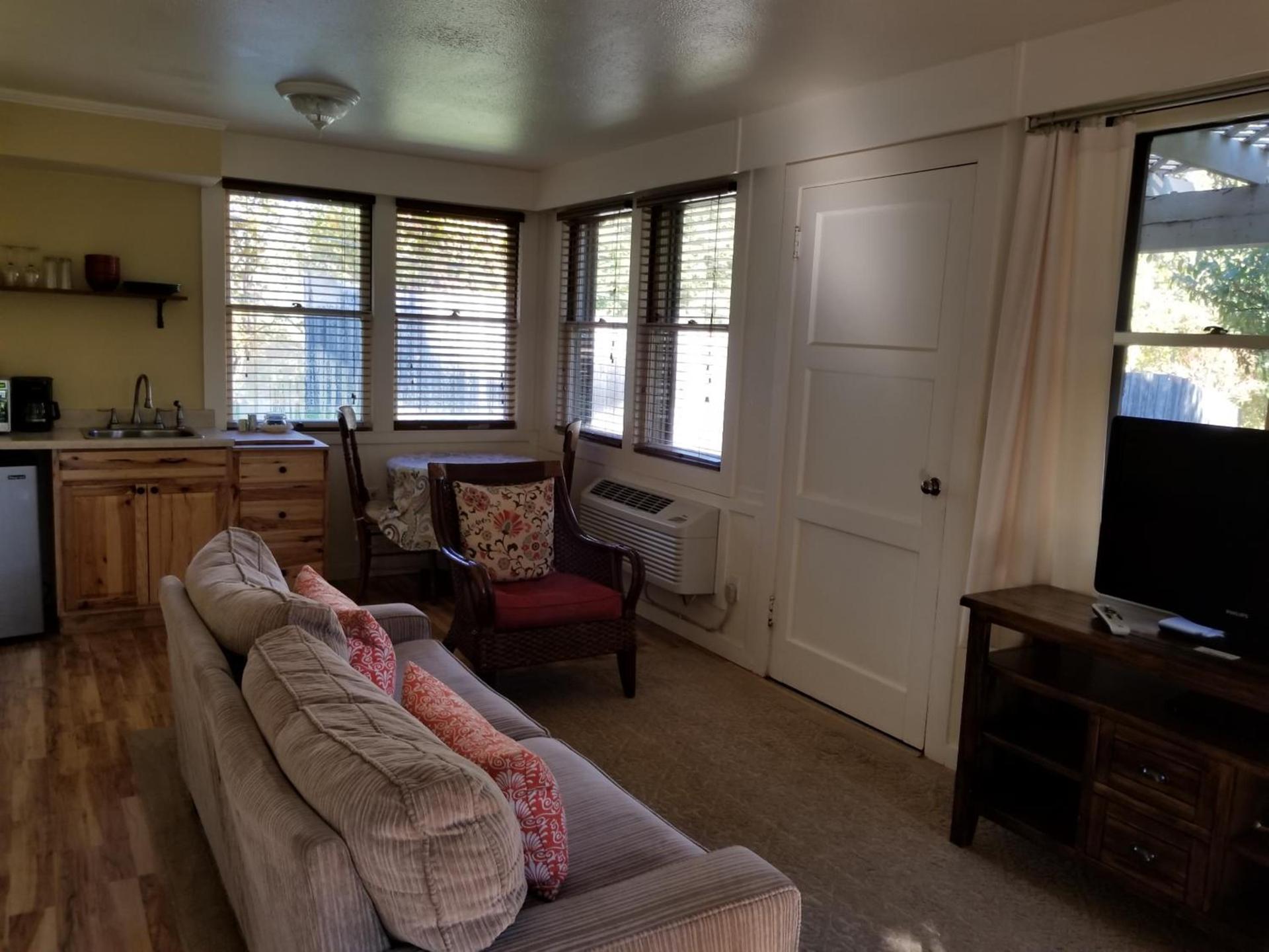 China Creek Cottages photo 45