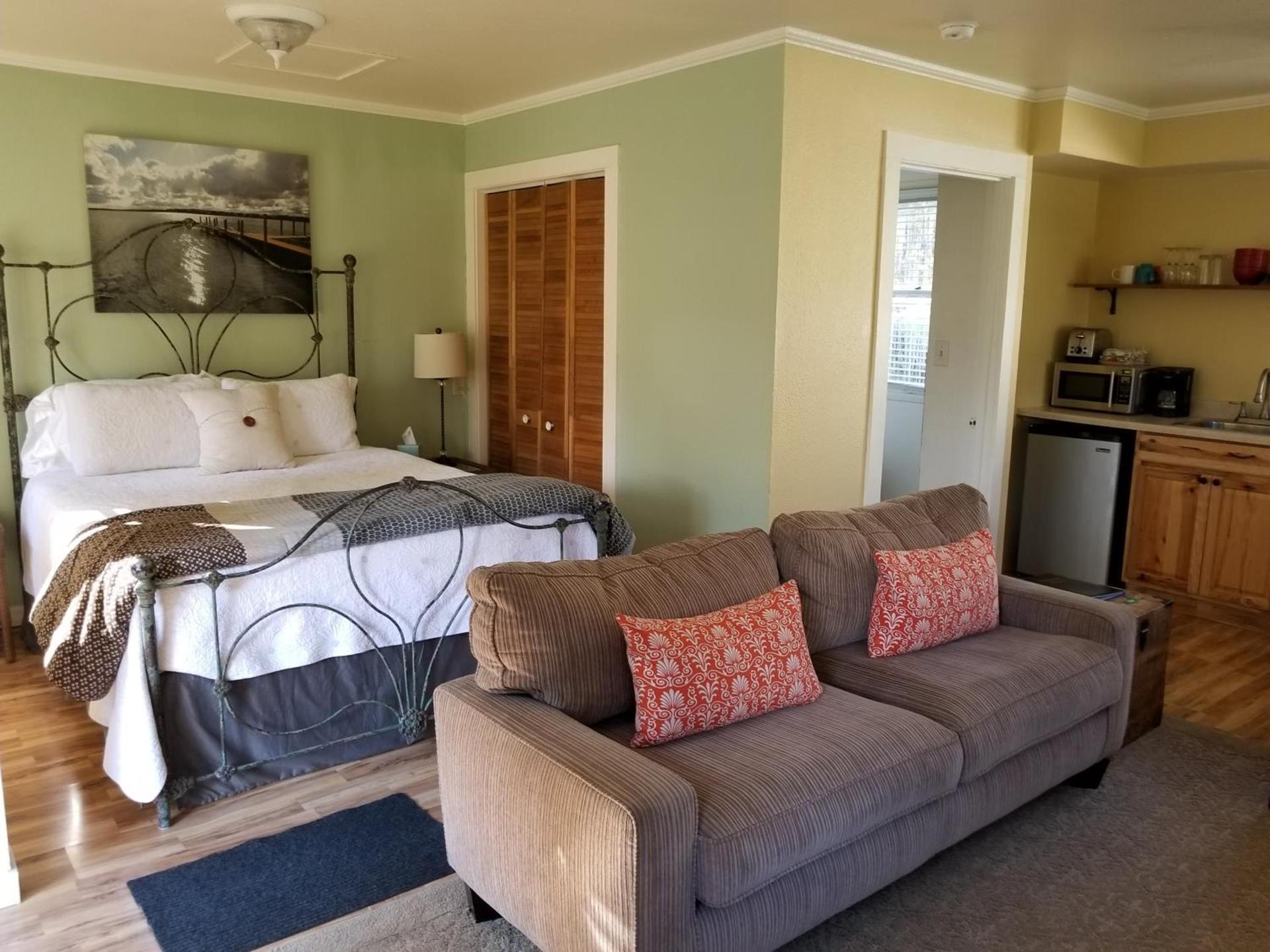 China Creek Cottages photo 46