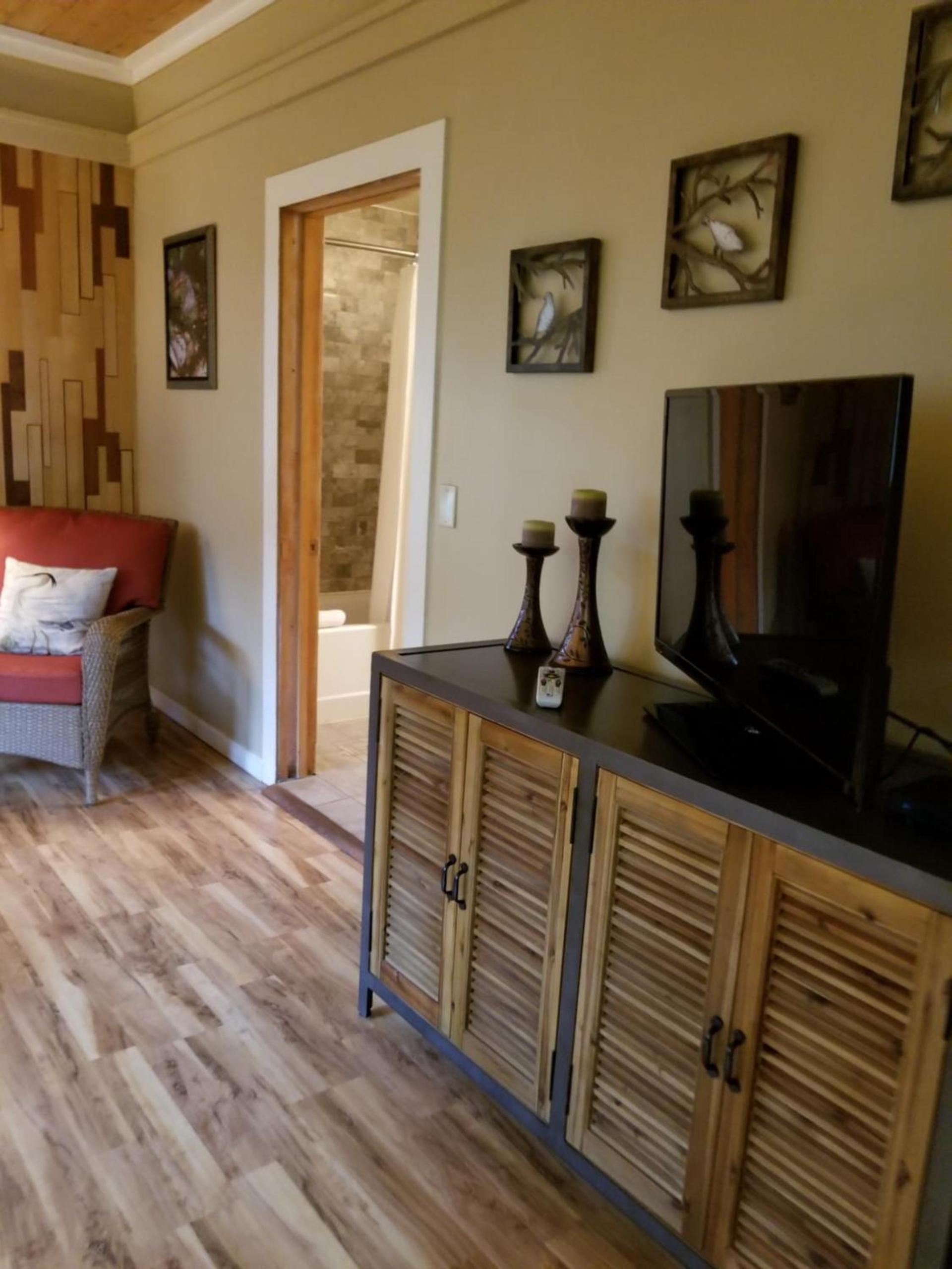 China Creek Cottages photo 20