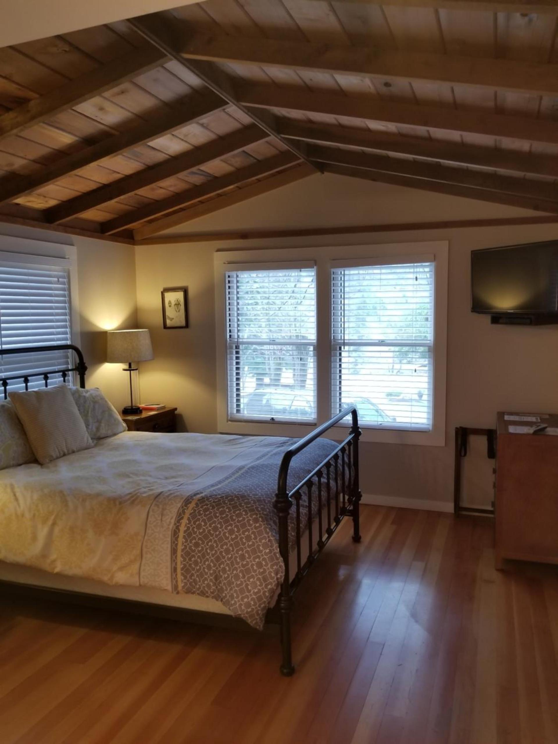 China Creek Cottages photo 10