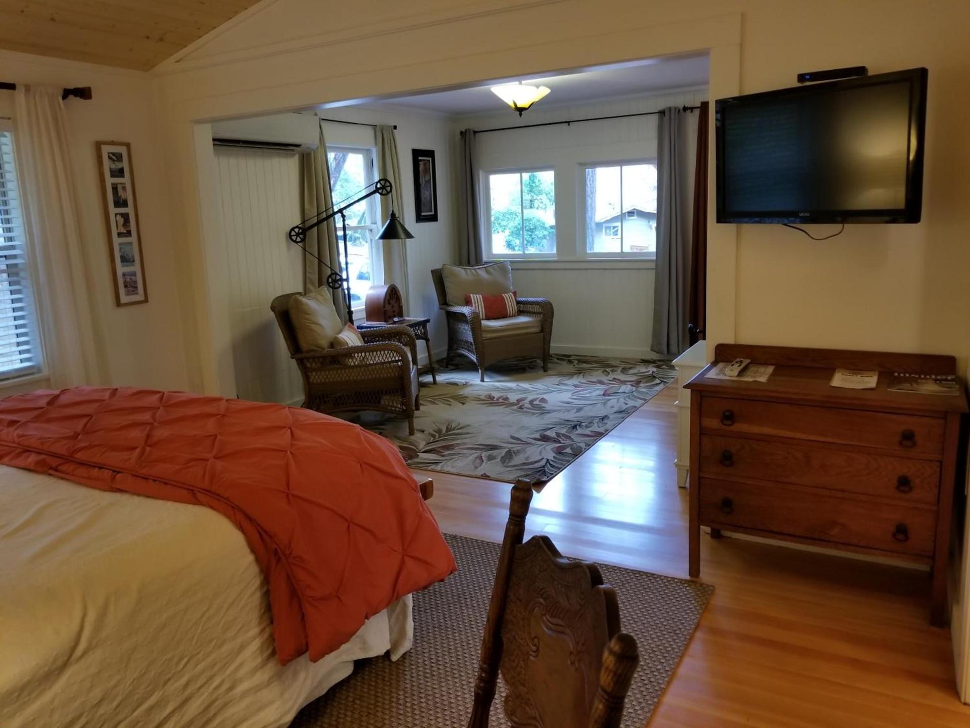 China Creek Cottages photo 89