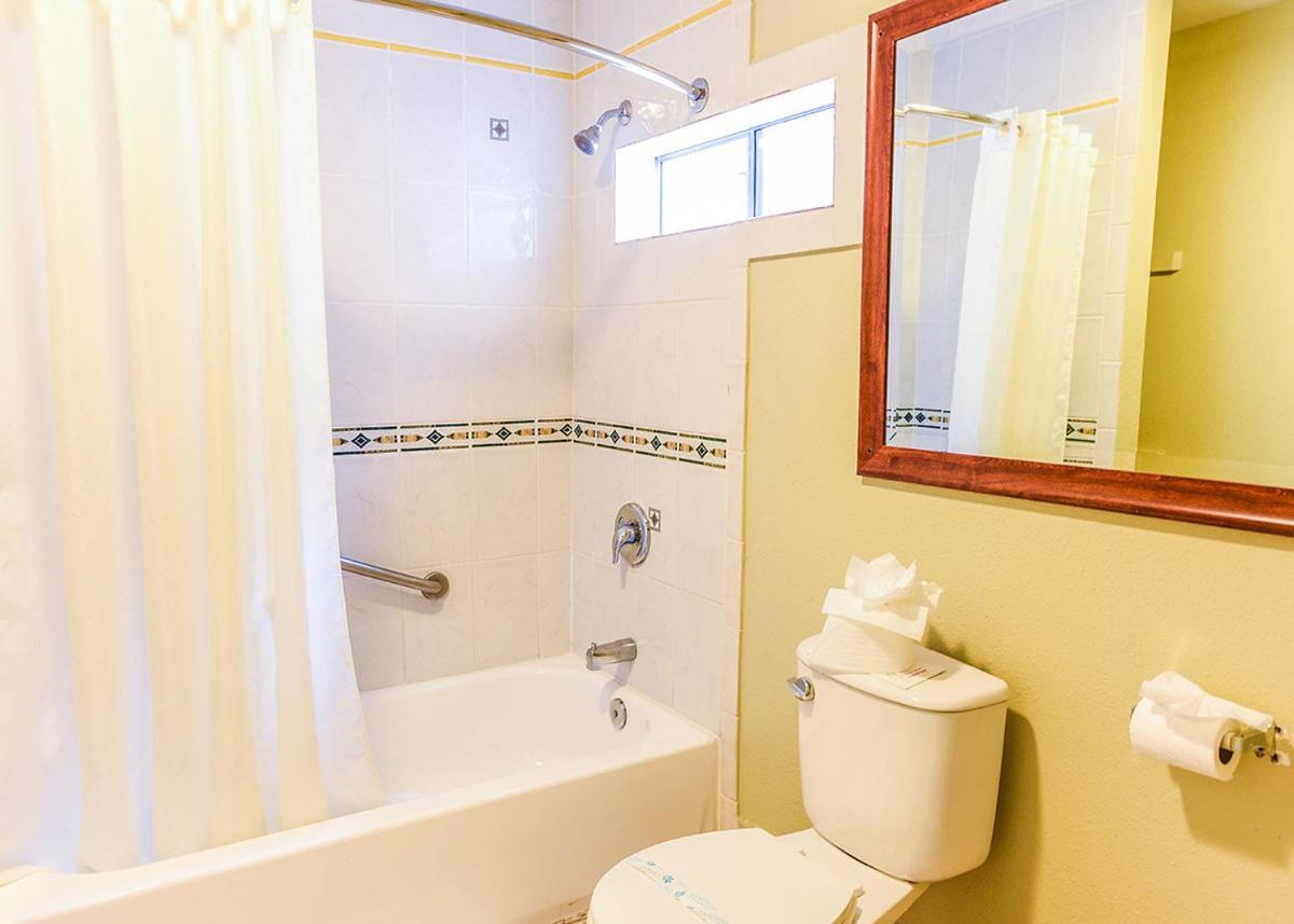 Pacifica Motel photo 5