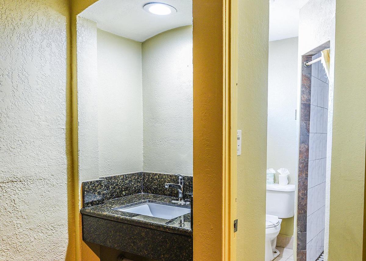 Pacifica Motel photo 4