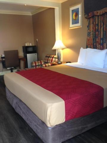 Pacifica Motel photo 3
