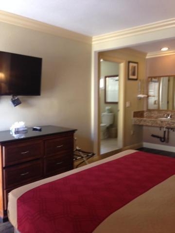 Pacifica Motel photo 2