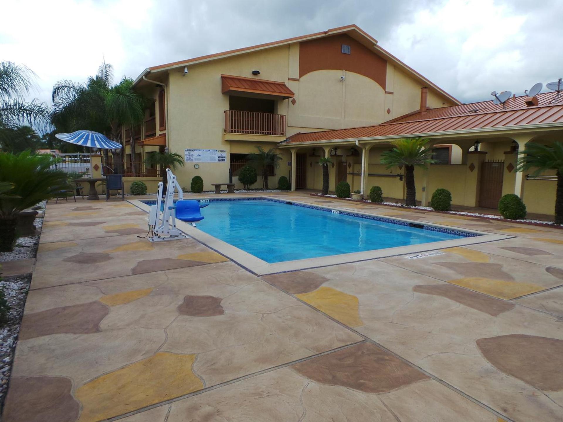 Americas Best Value Inn & Suites-Alvin/Houston photo 8