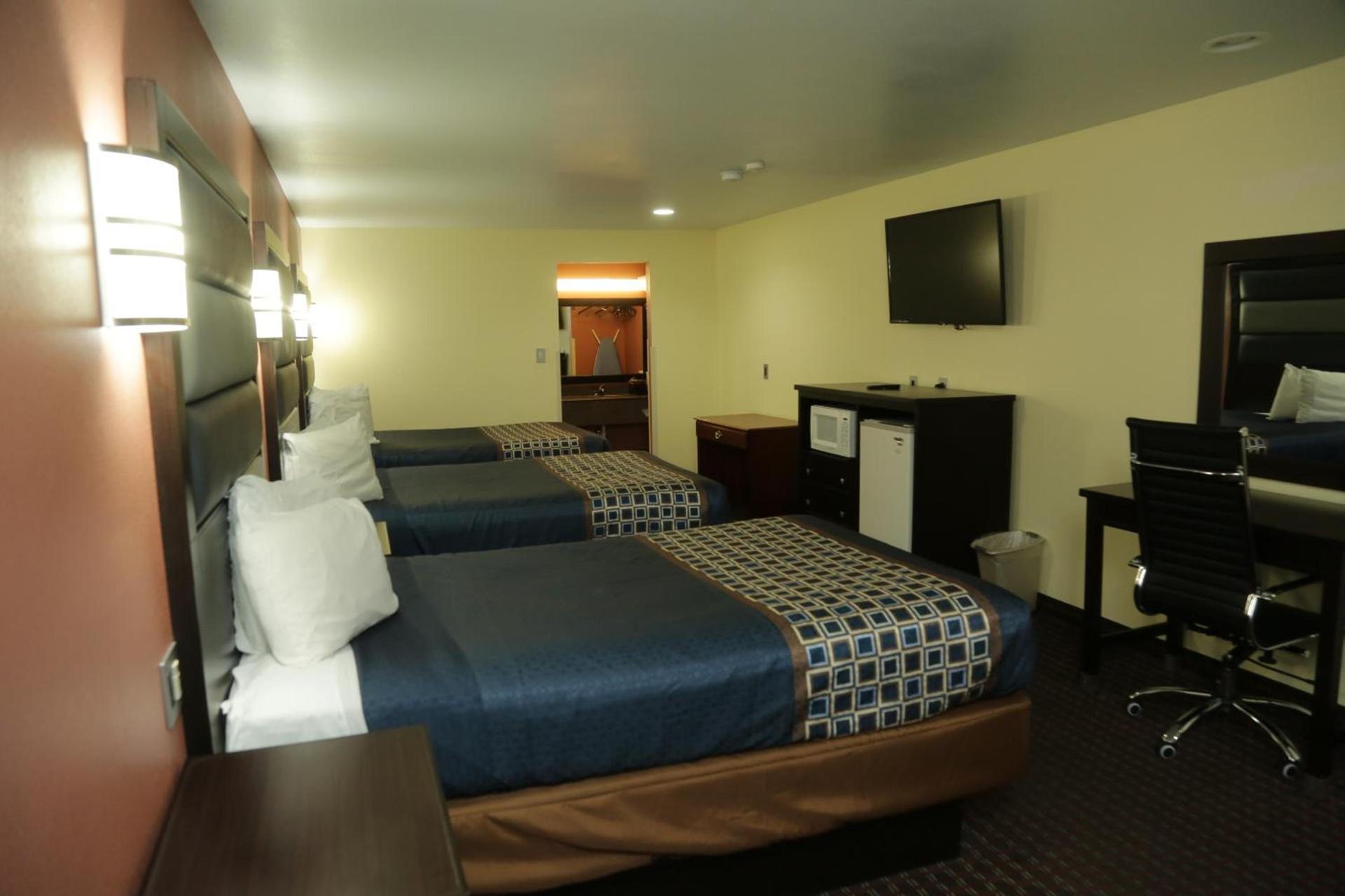 Theroff's Motel photo 64