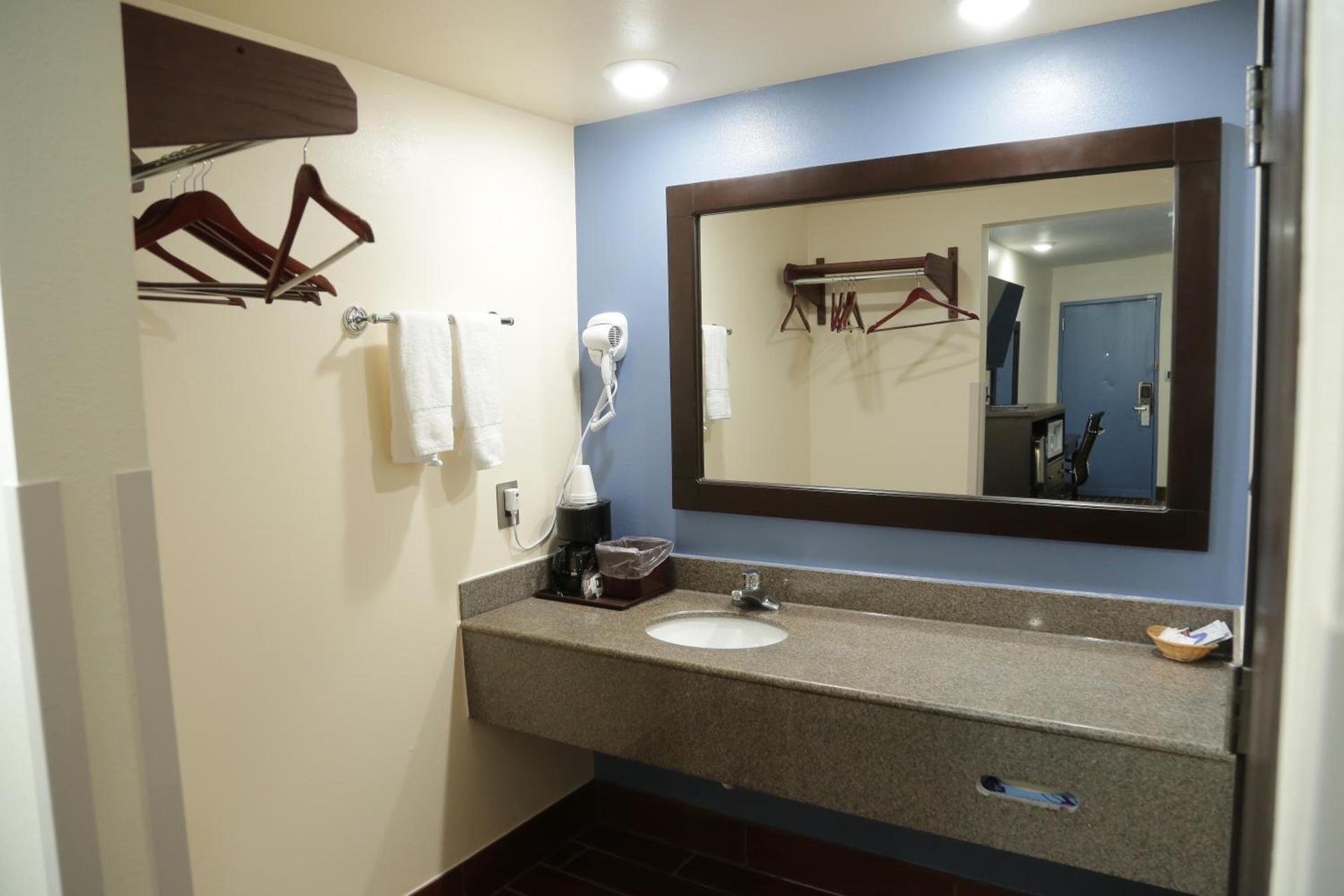 Theroff's Motel photo 99