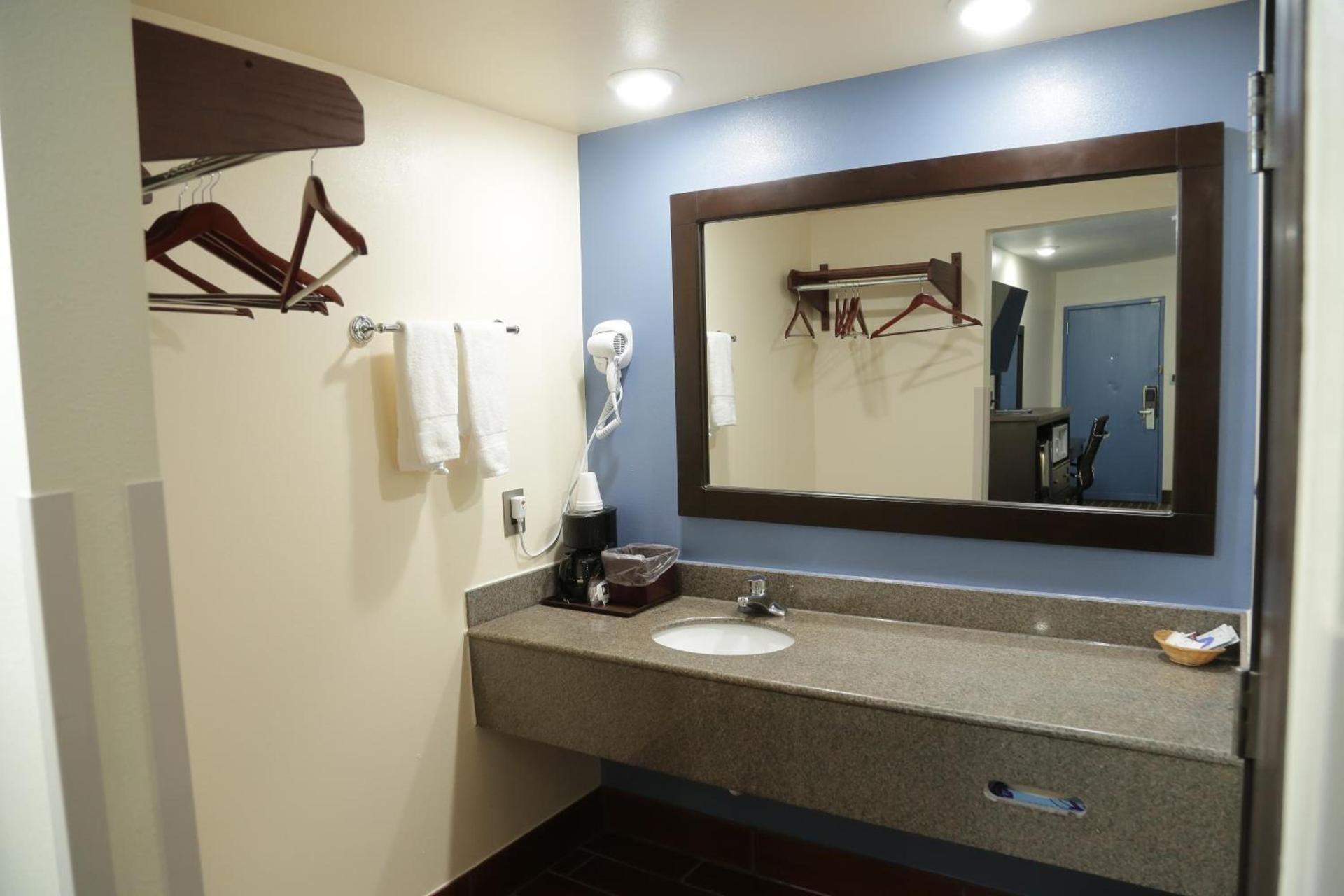 Theroff's Motel photo 53