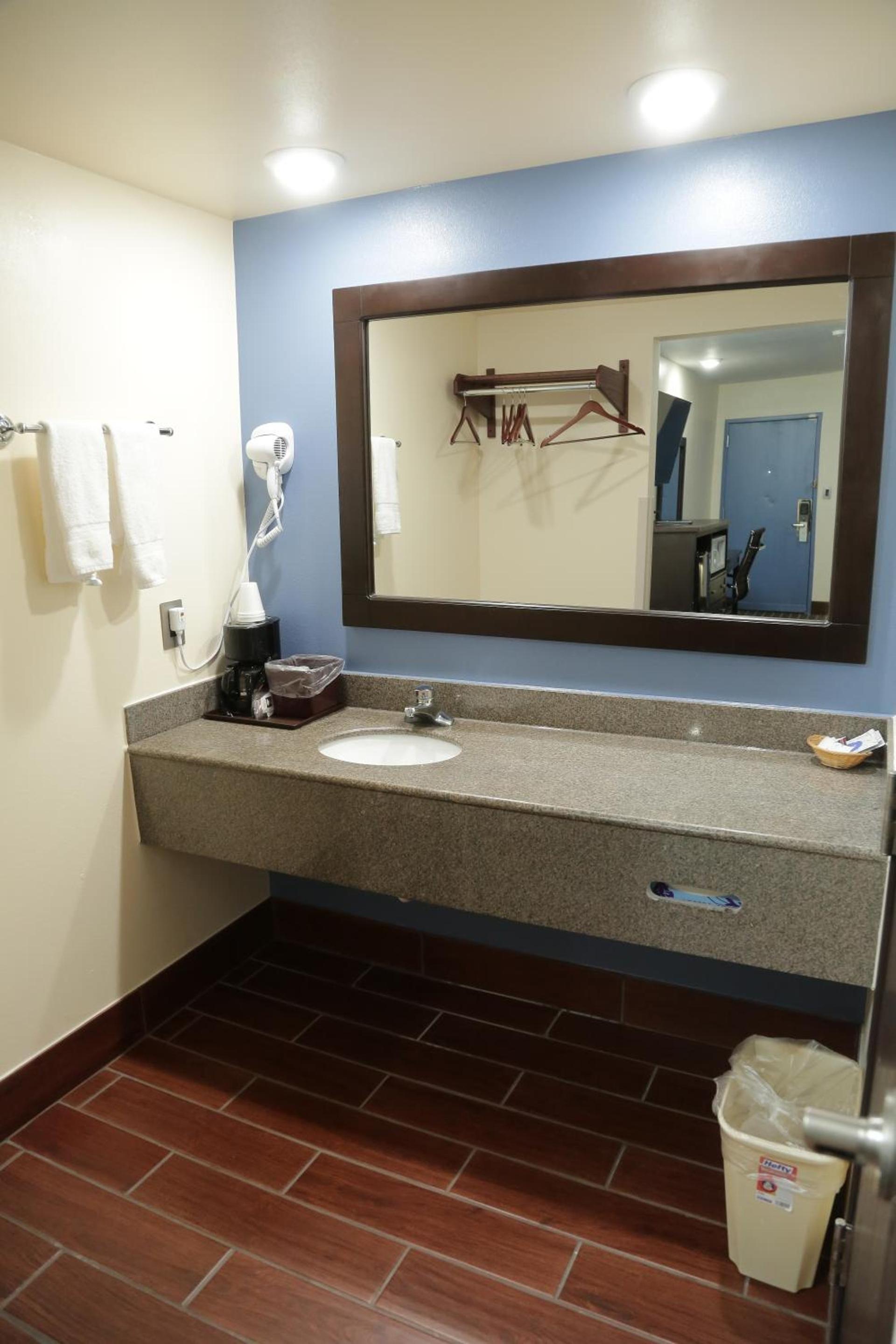 Theroff's Motel photo 51