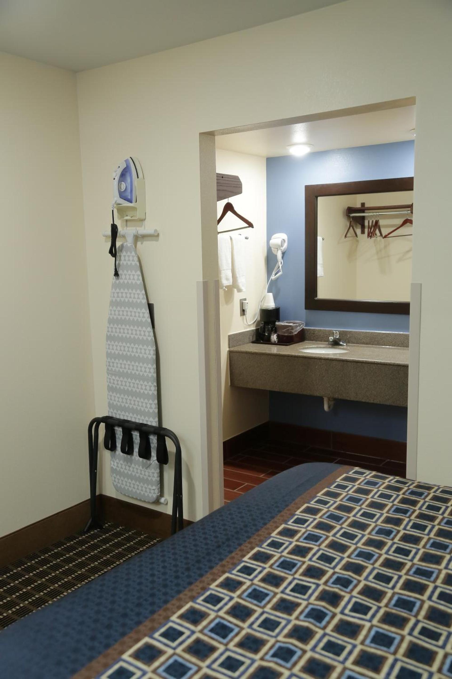 Theroff's Motel photo 65