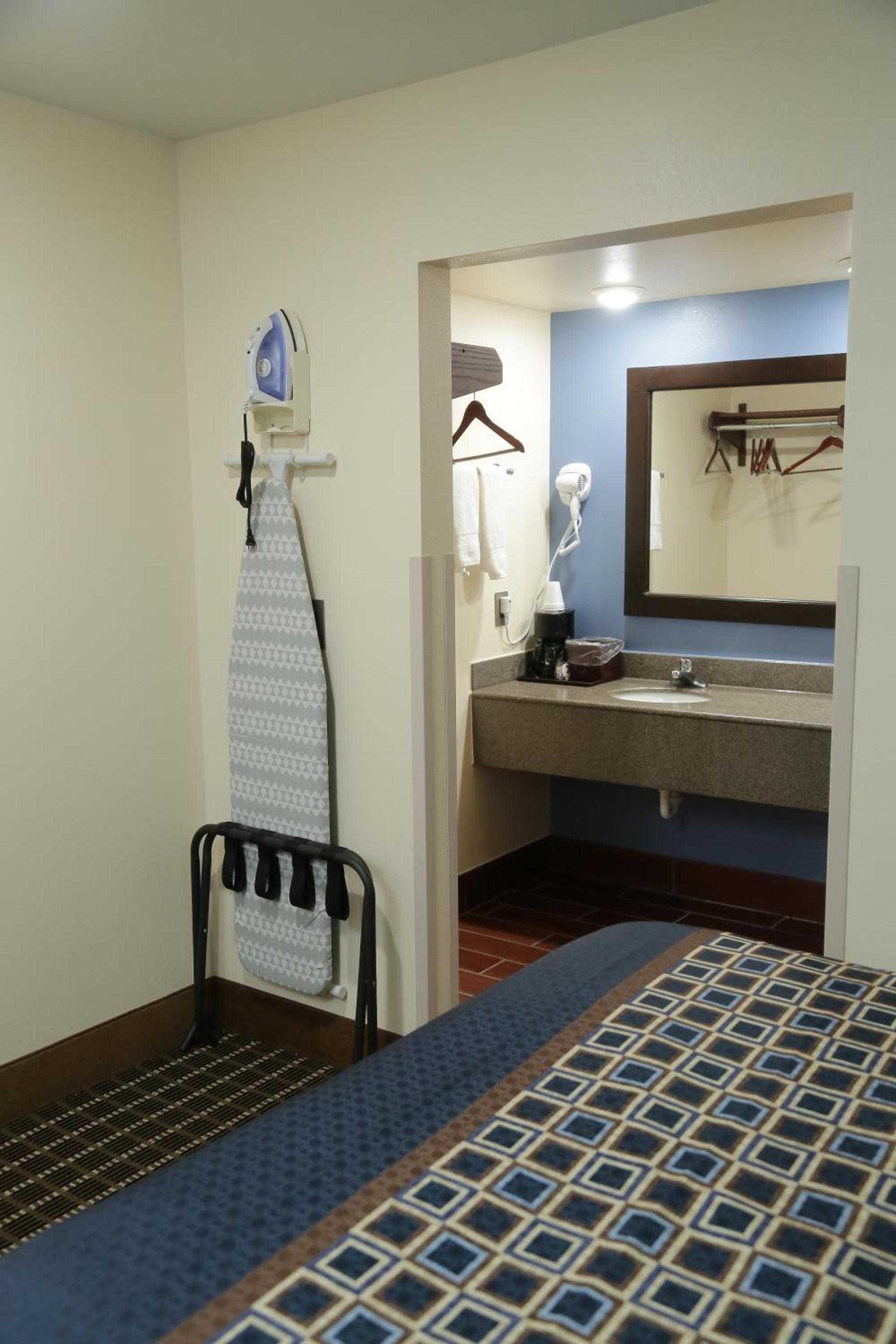 Theroff's Motel photo 96
