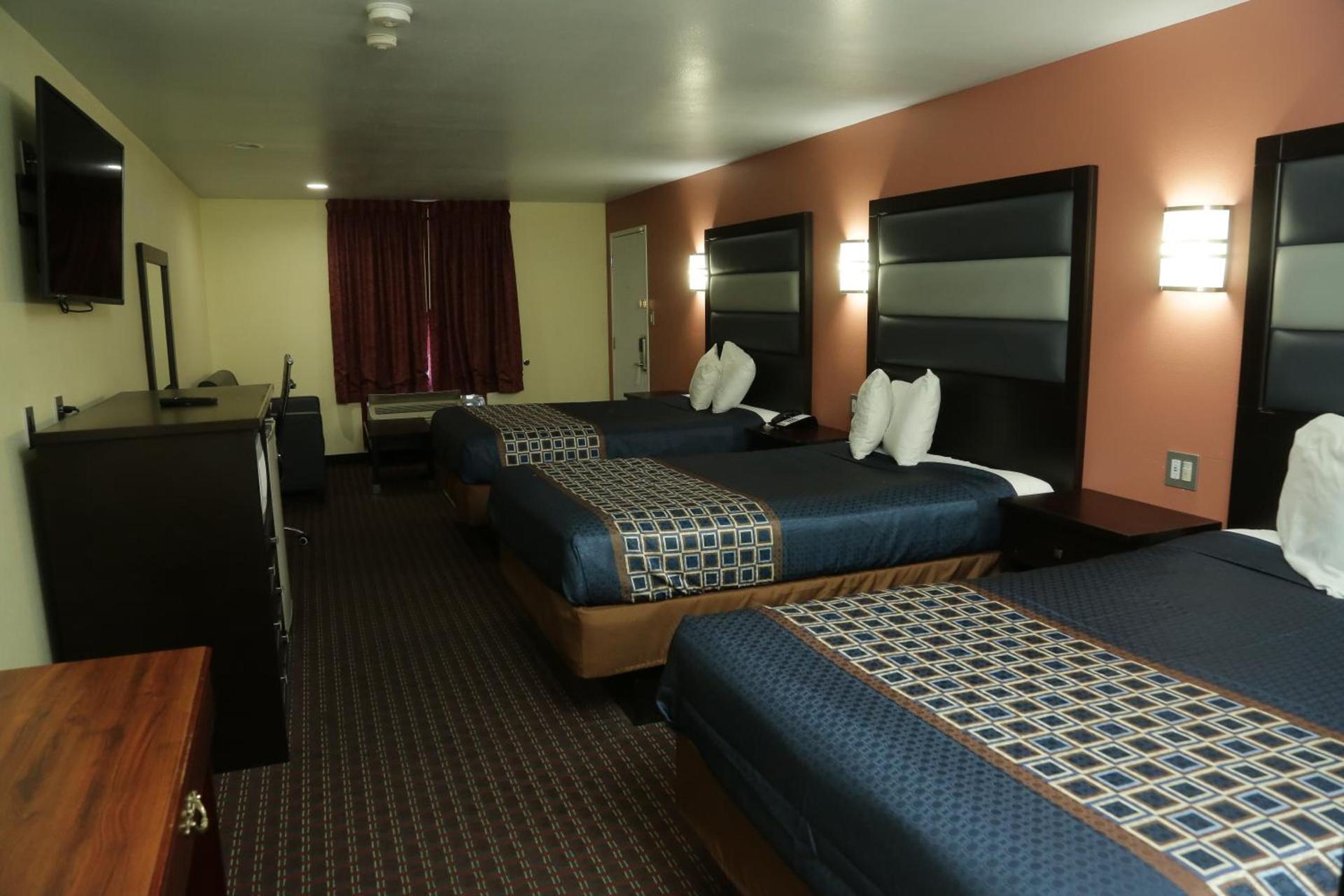 Theroff's Motel photo 91