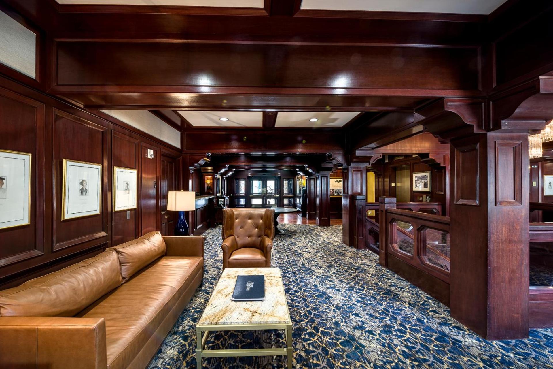 Poste Montane Lodge by East West photo 11