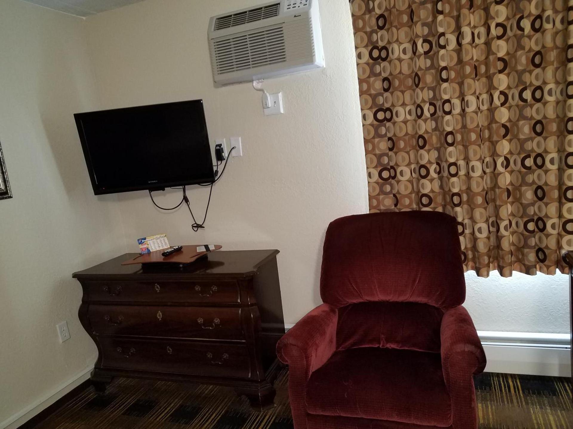 Red Carpet Inn Rochester photo 9