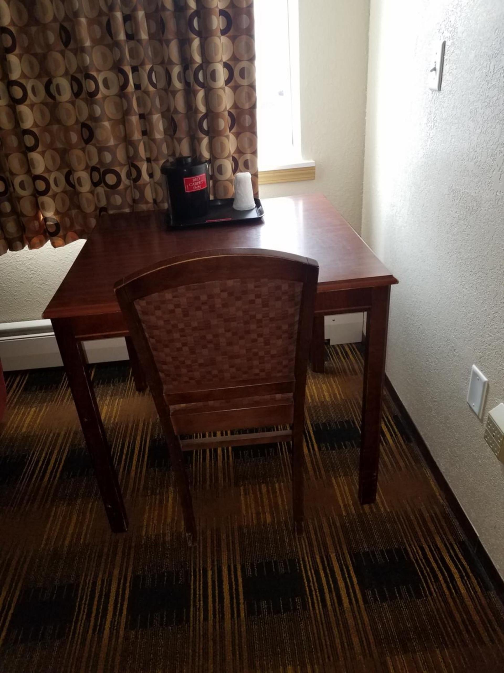 Red Carpet Inn Rochester photo 5