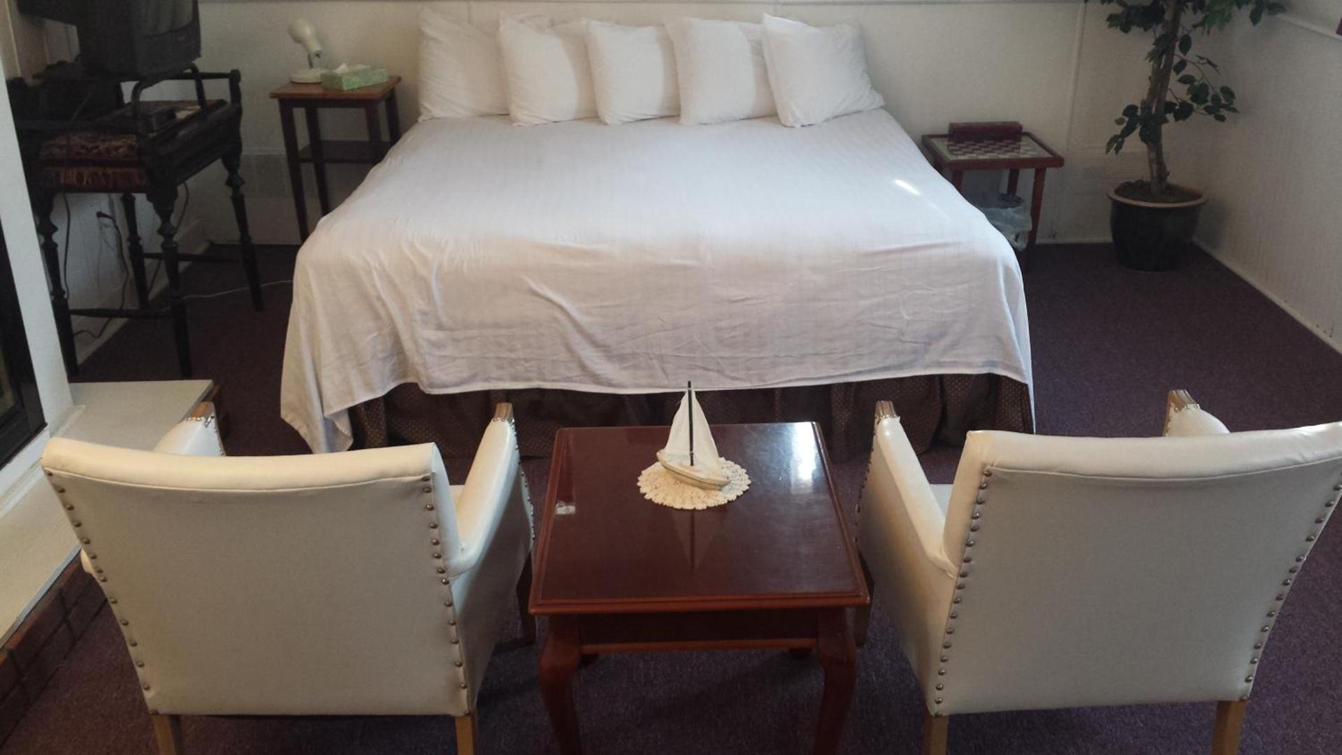 Harbor Haus Inn & Suites photo 37