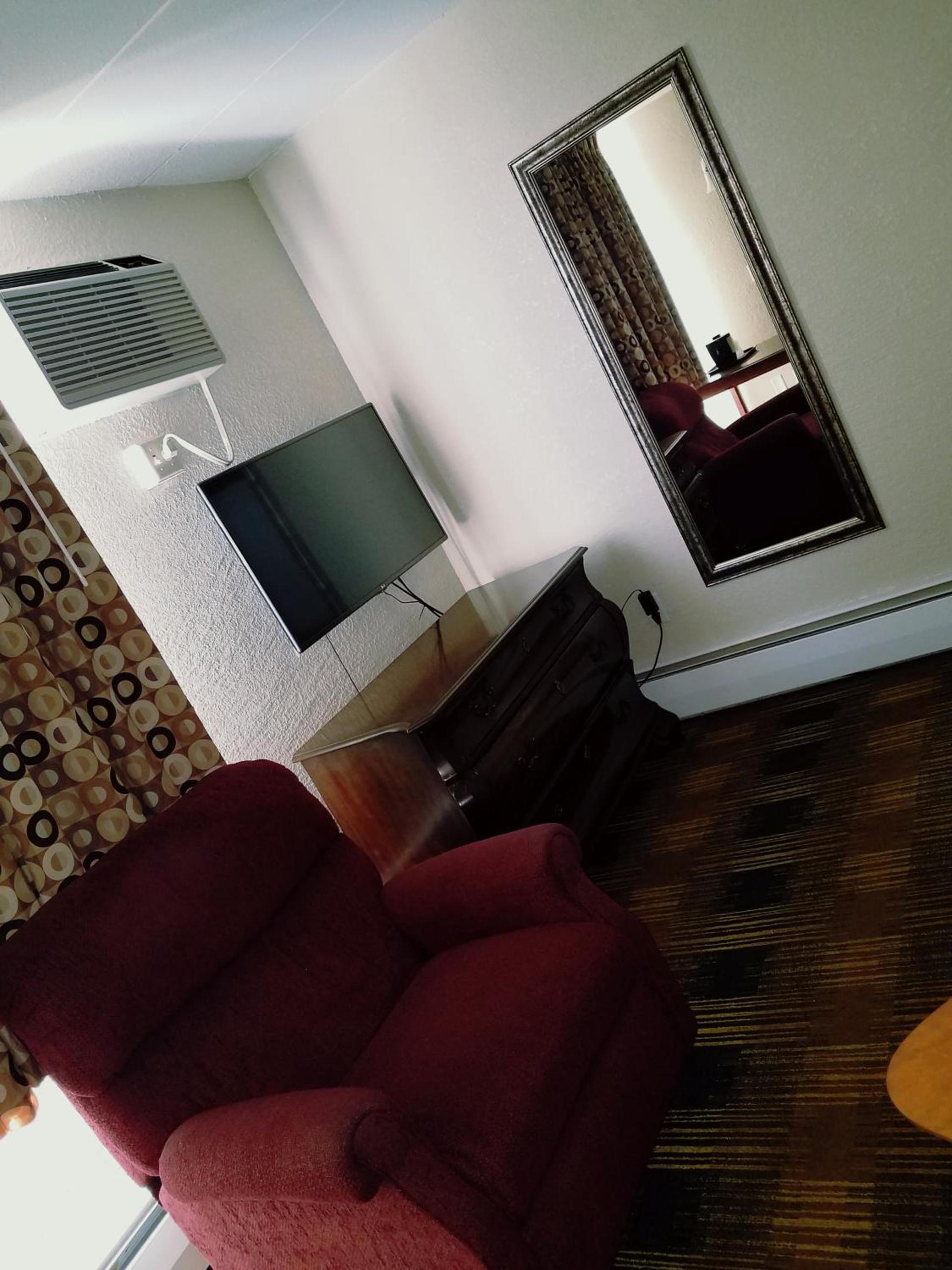 Red Carpet Inn Rochester photo 13