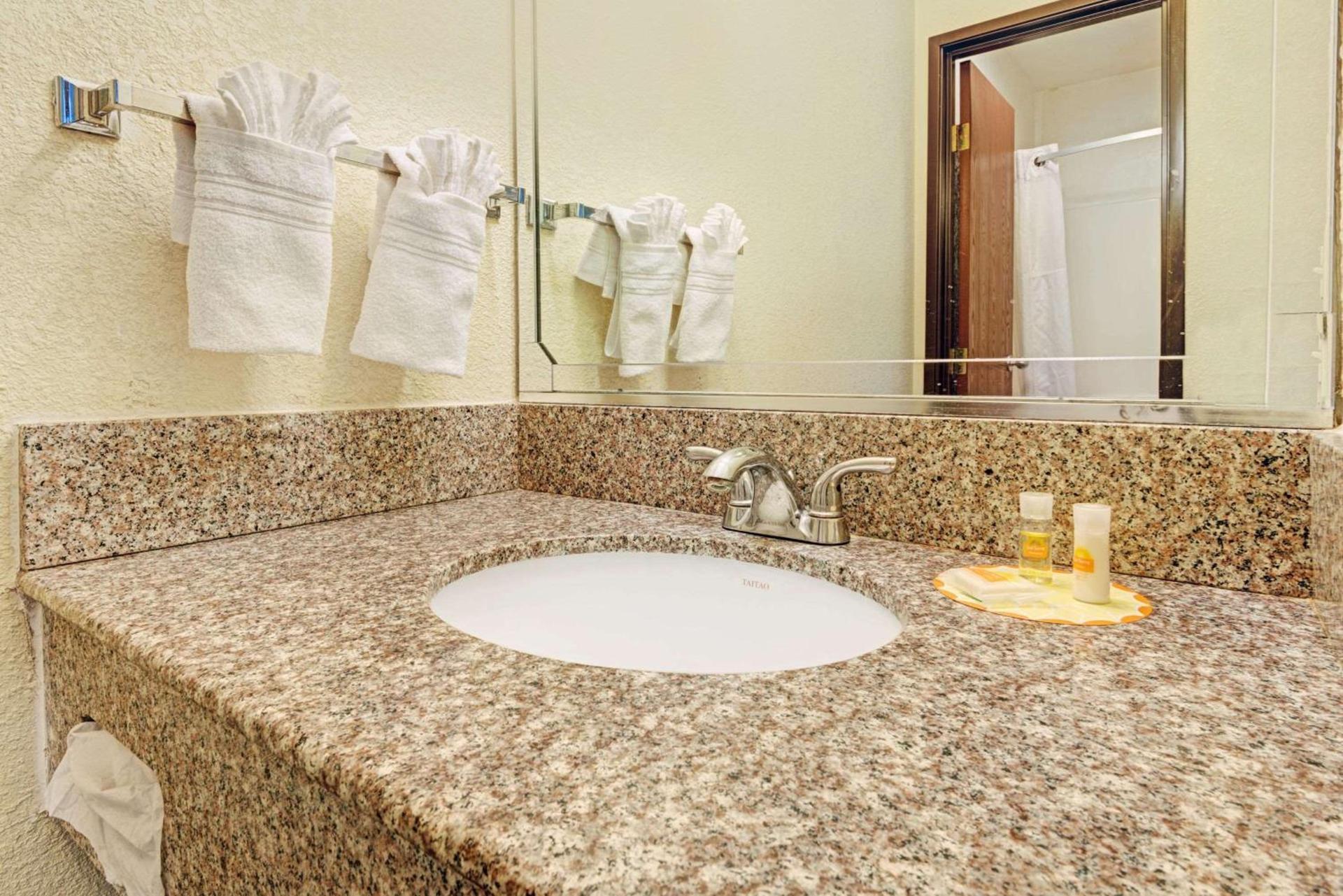 Days Inn by Wyndham Espanola photo 3