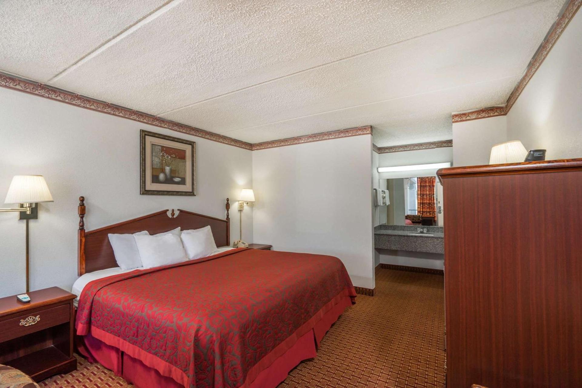 Days Inn by Wyndham Hurricane Mills photo 28