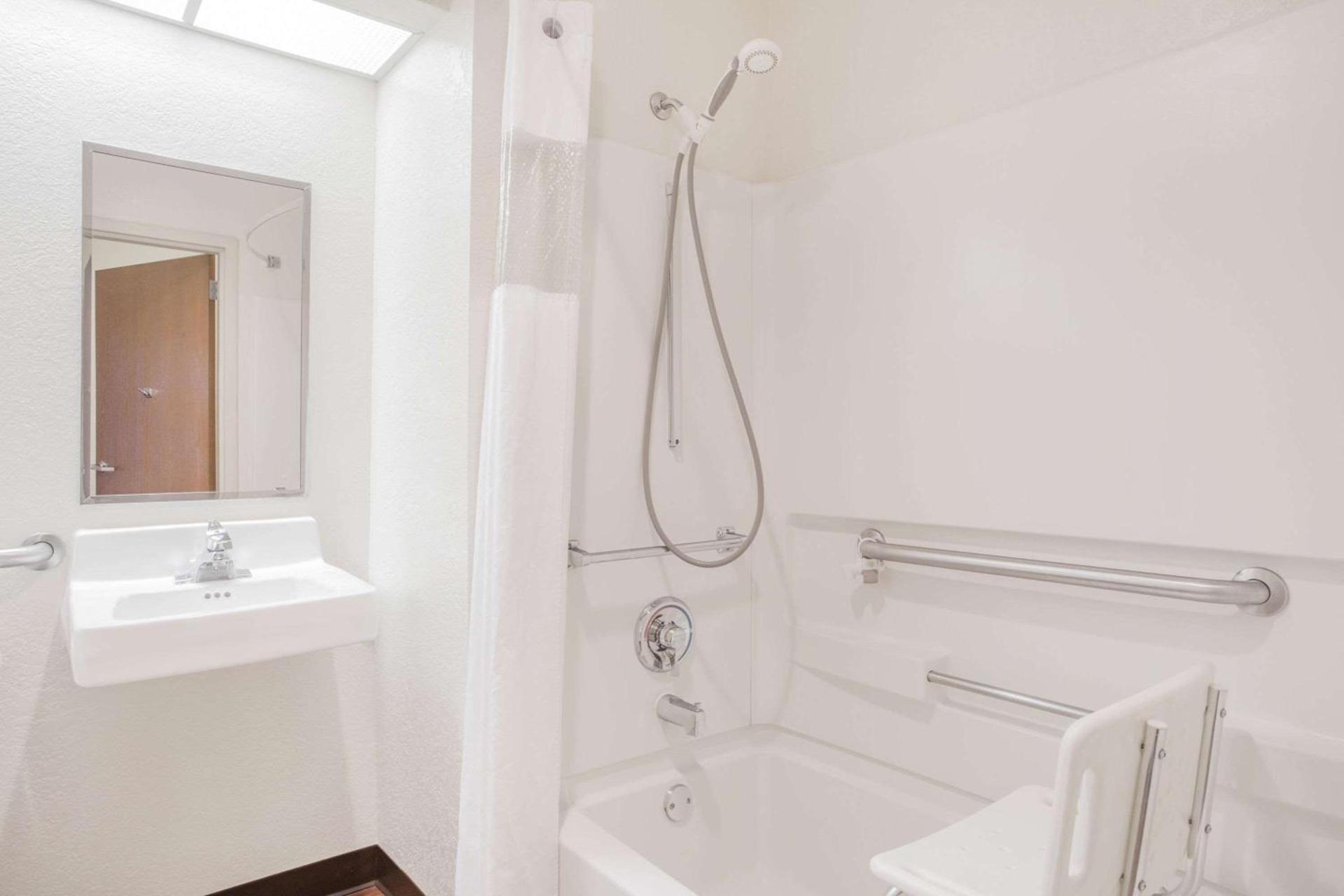 Baymont by Wyndham Corbin photo 20
