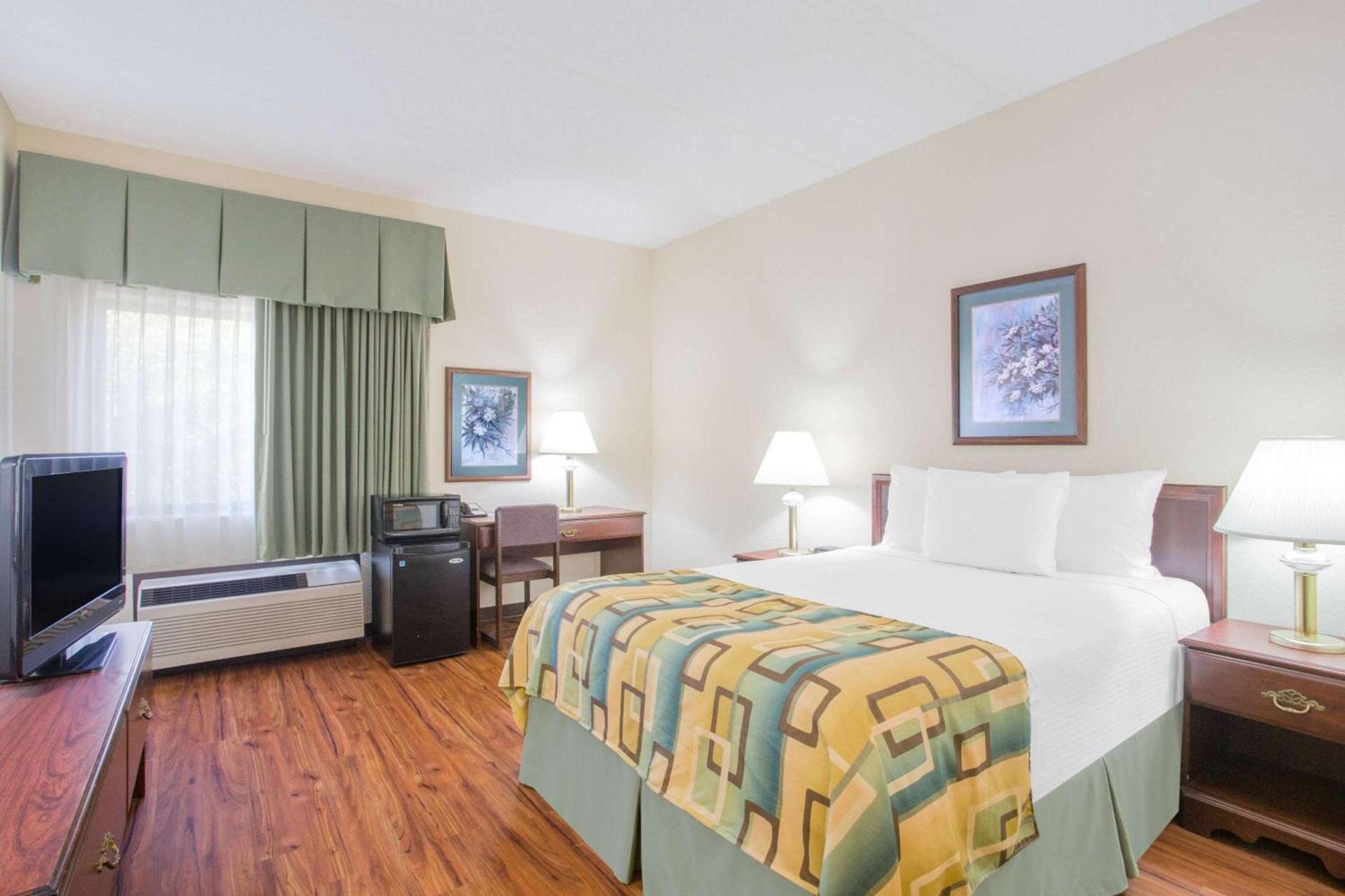 Baymont by Wyndham Corbin photo 23