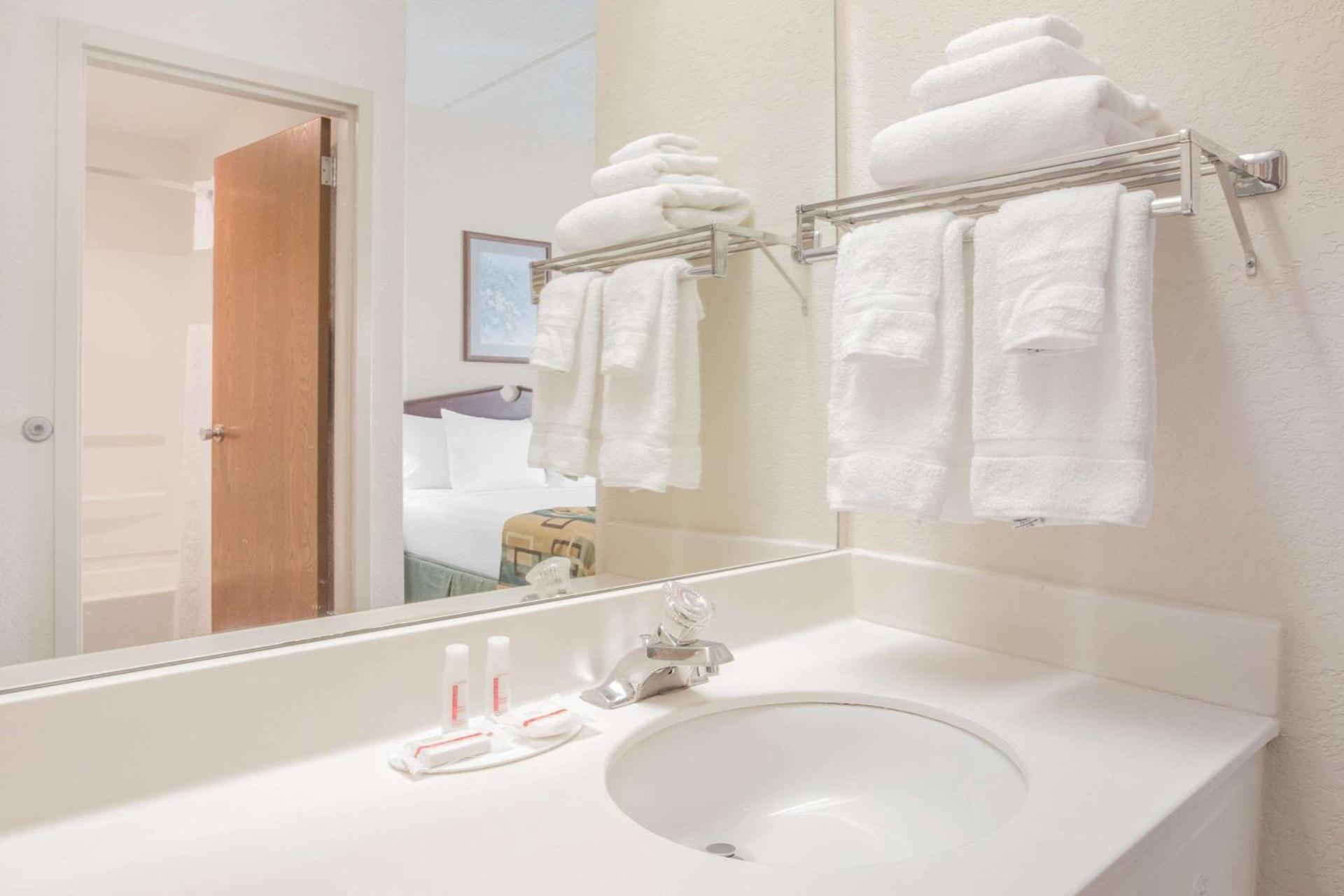 Baymont by Wyndham Corbin photo 14