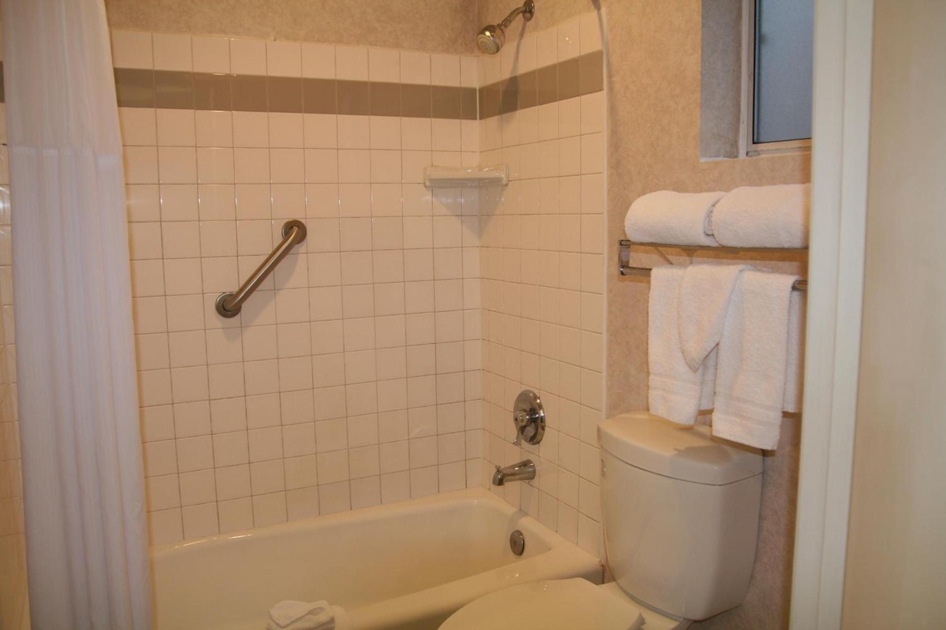 Days Inn by Wyndham Rocklin/Sacramento photo 53
