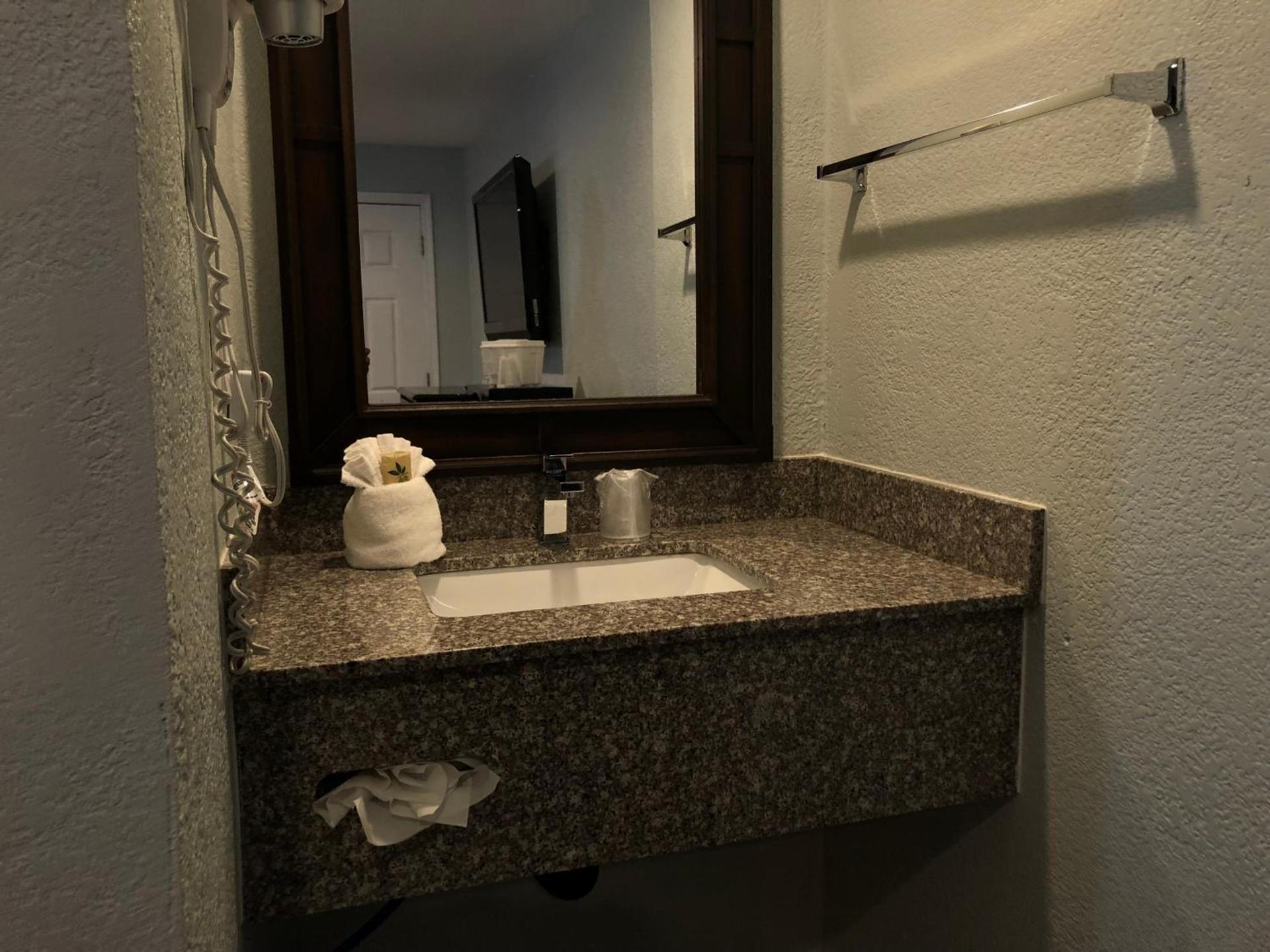 Relax Inn photo 9
