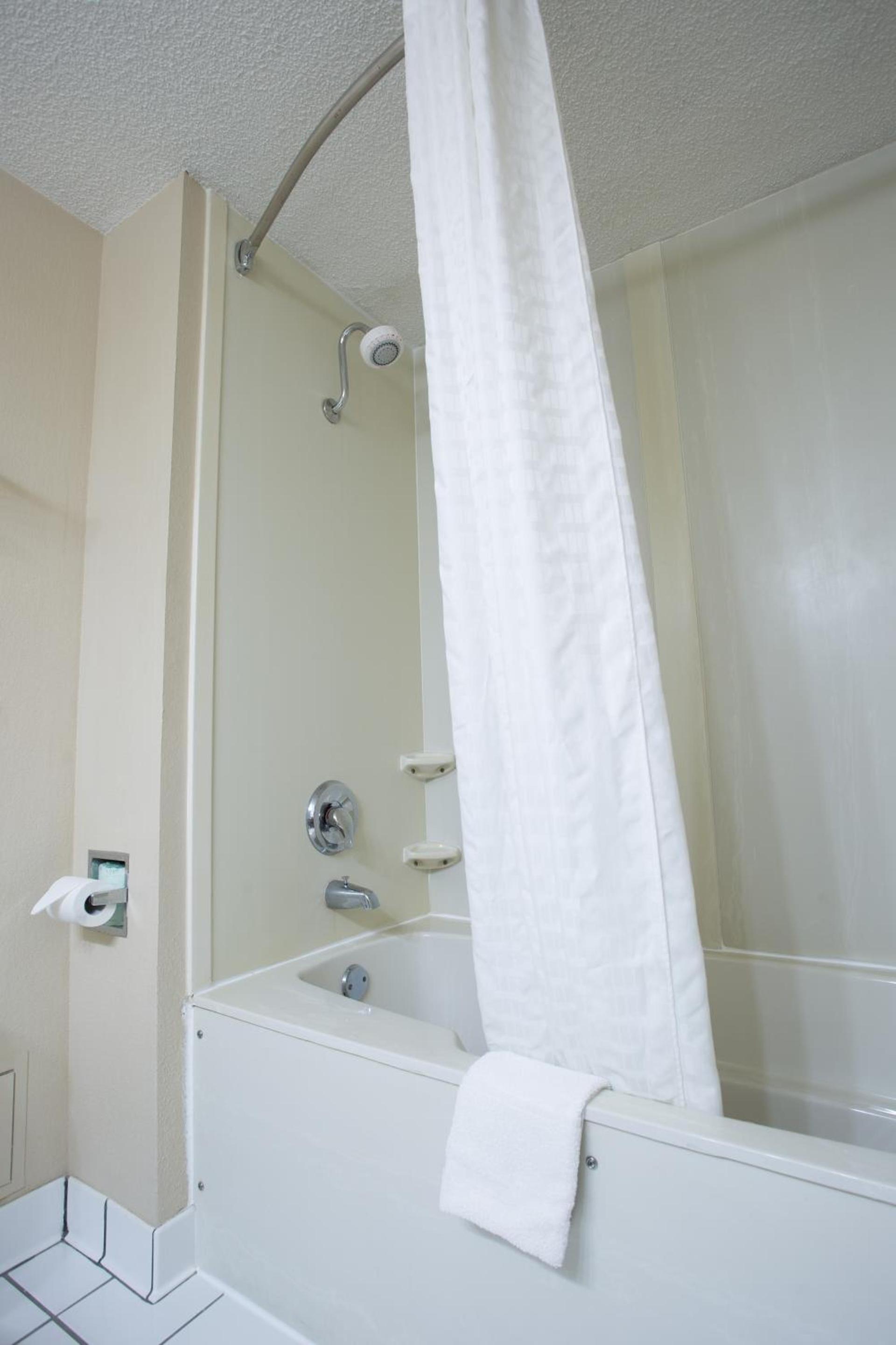 Days Inn & Suites by Wyndham Johnson City photo 13