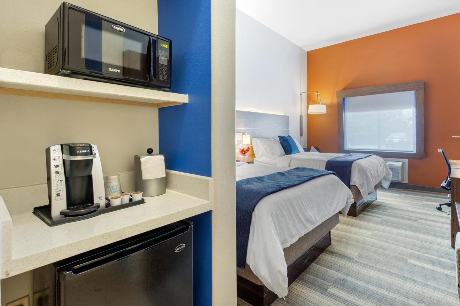Holiday Inn Express Houston-Alvin by IHG photo 5