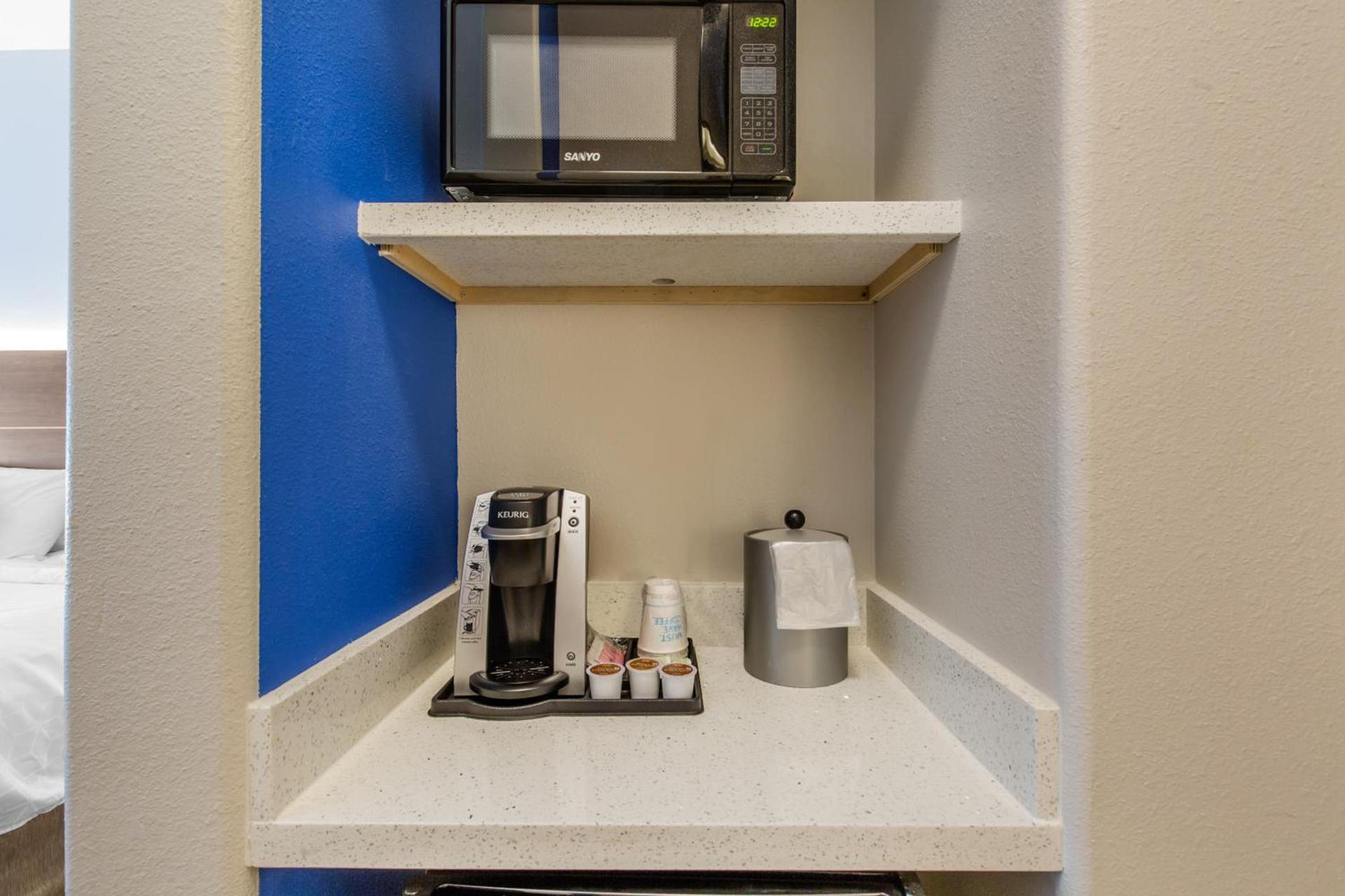 Holiday Inn Express Houston-Alvin by IHG photo 13
