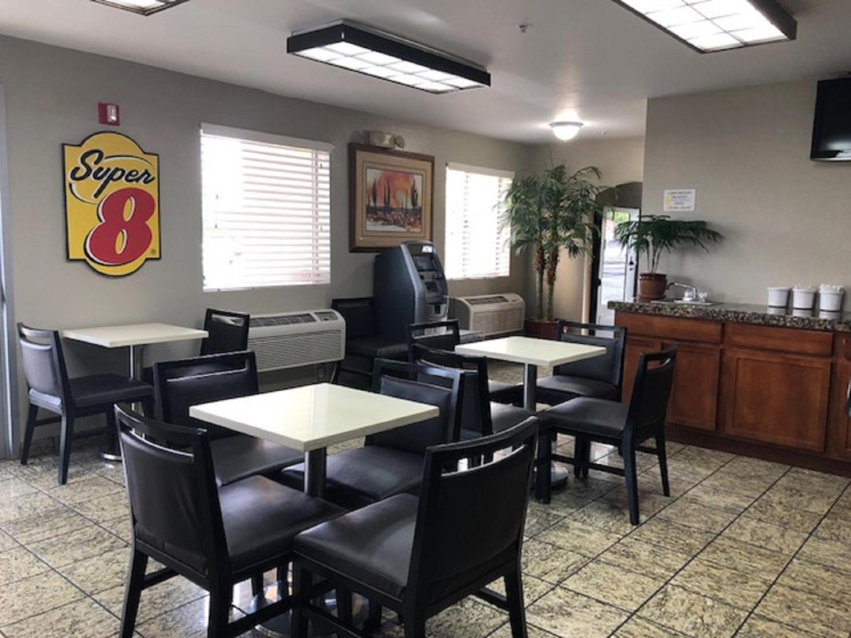 Super 8 by Wyndham Casa Grande photo 12