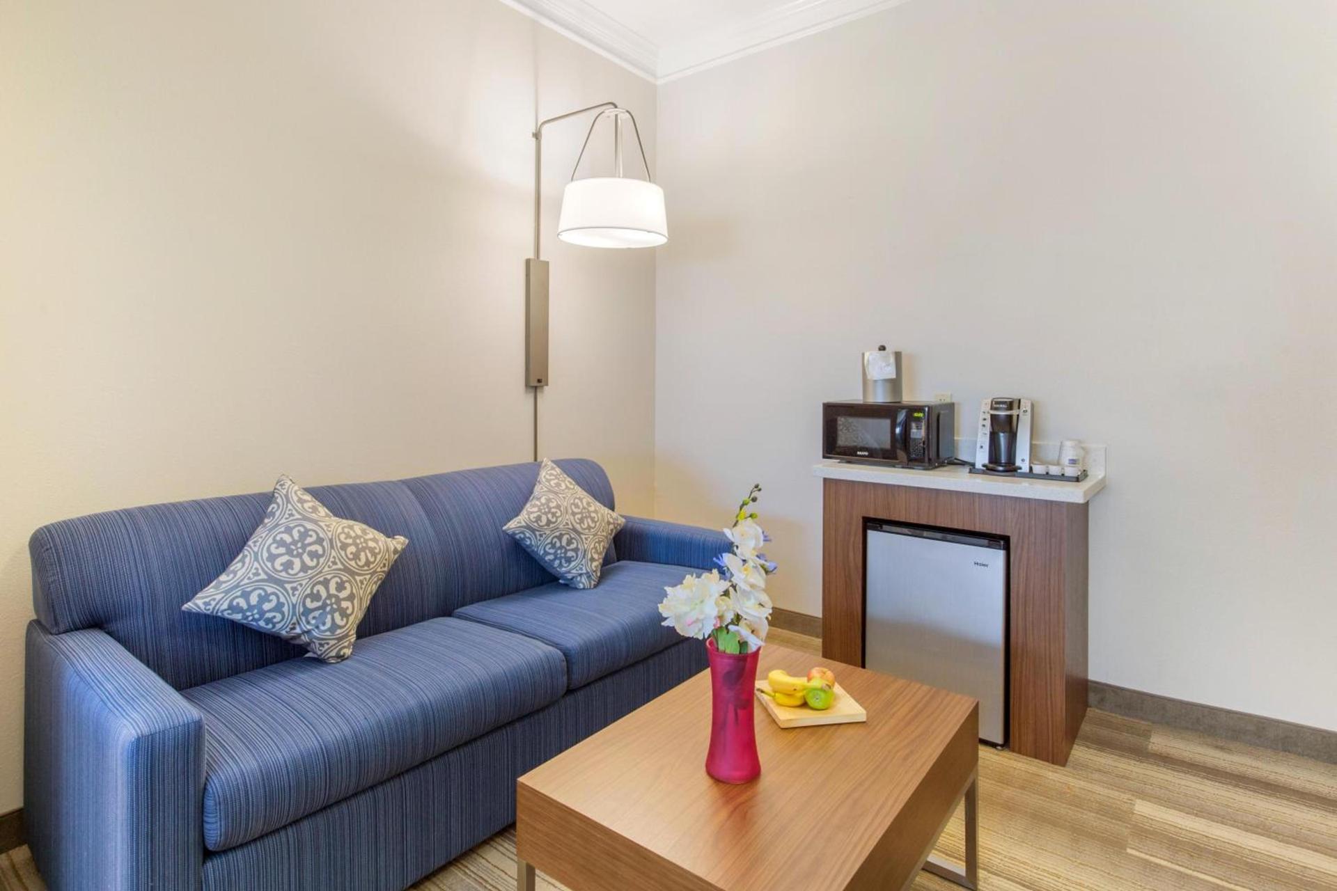 Holiday Inn Express Houston-Alvin by IHG photo 10