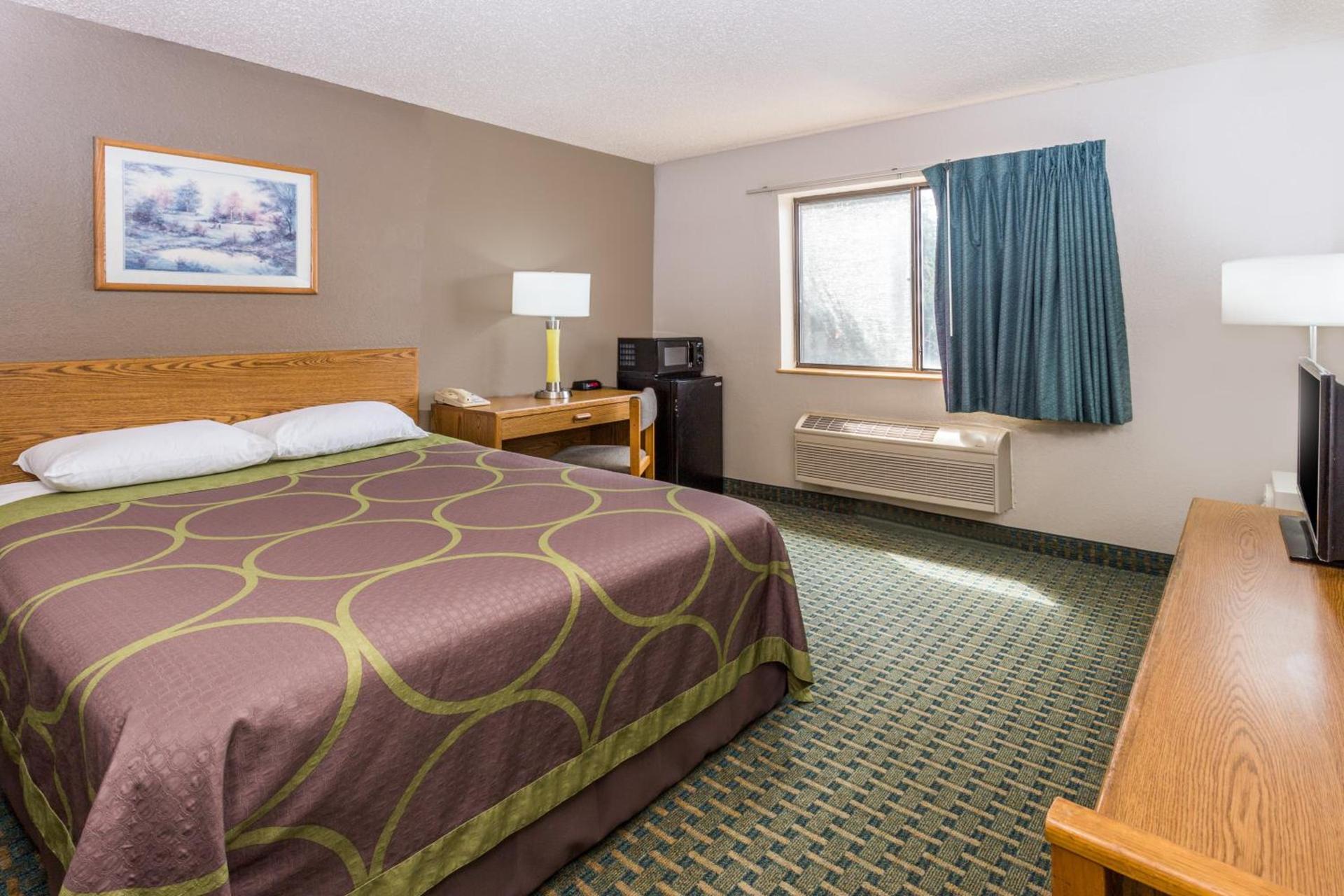 Super 8 by Wyndham St. Charles photo 19