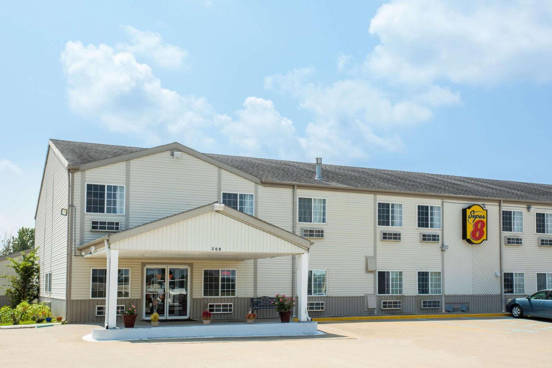Super 8 by Wyndham Sweet Springs photo 1