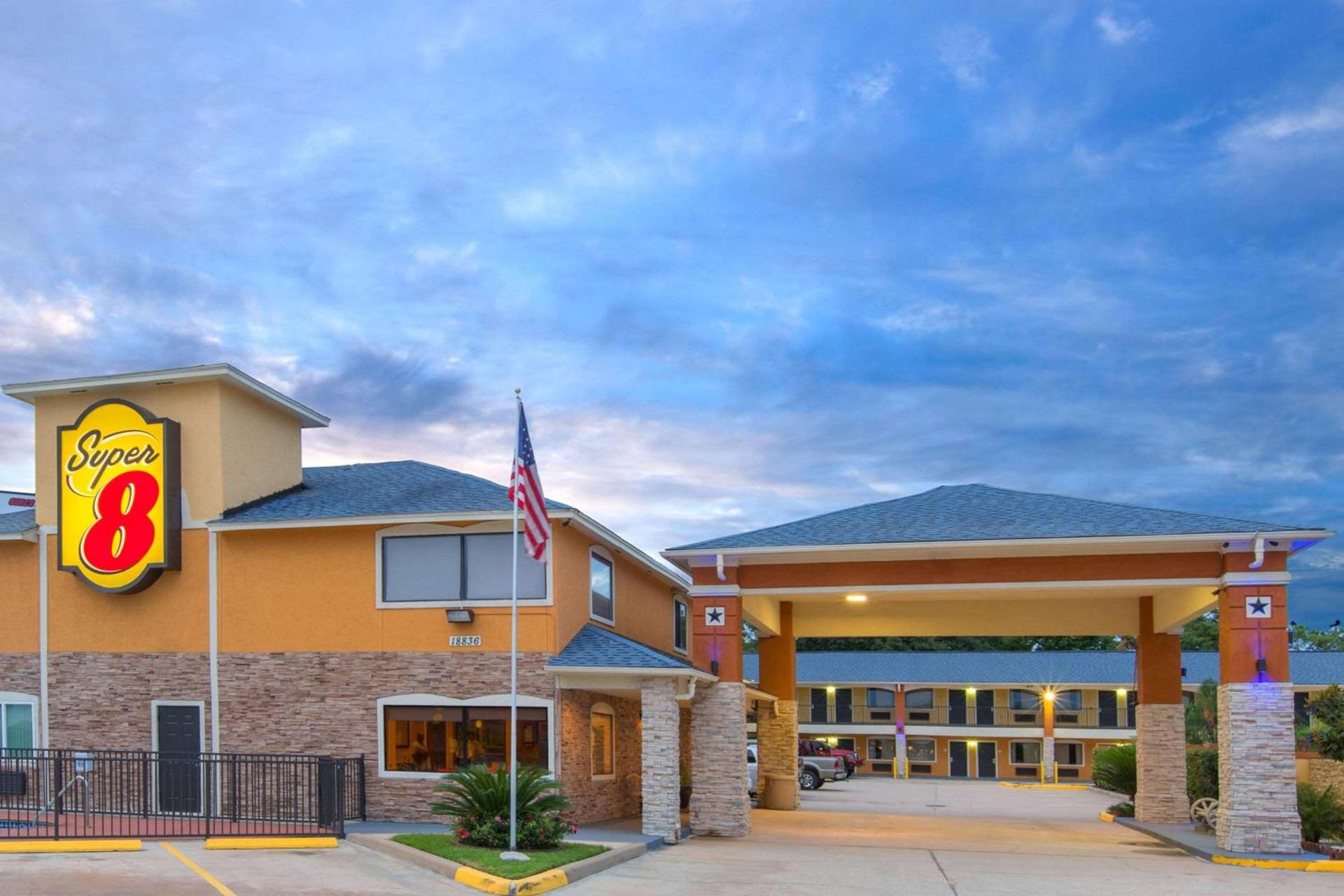 Super 8 by Wyndham Houston/Willowbrook Hwy 249 photo 2