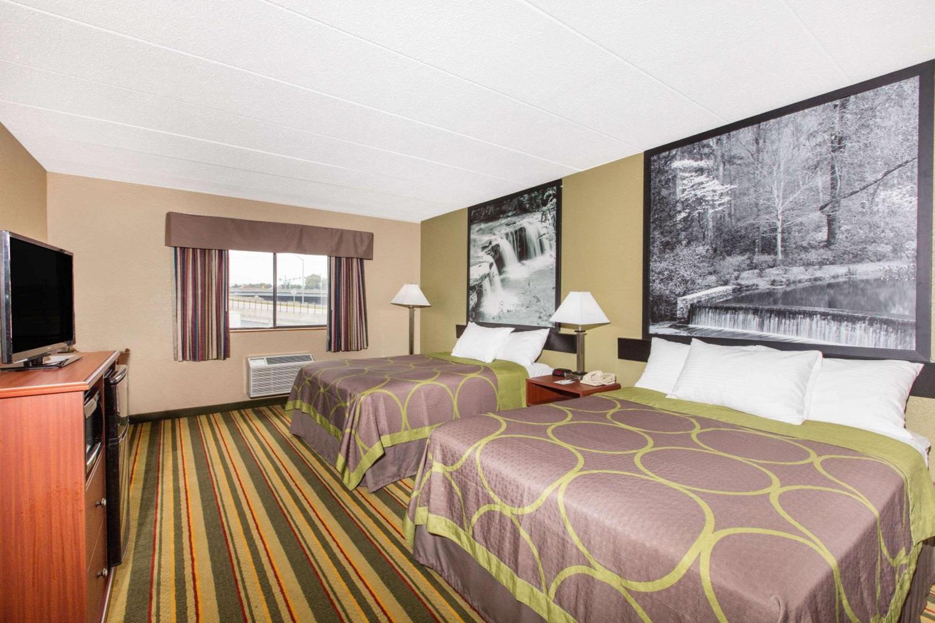 Super 8 by Wyndham Frederick photo 8