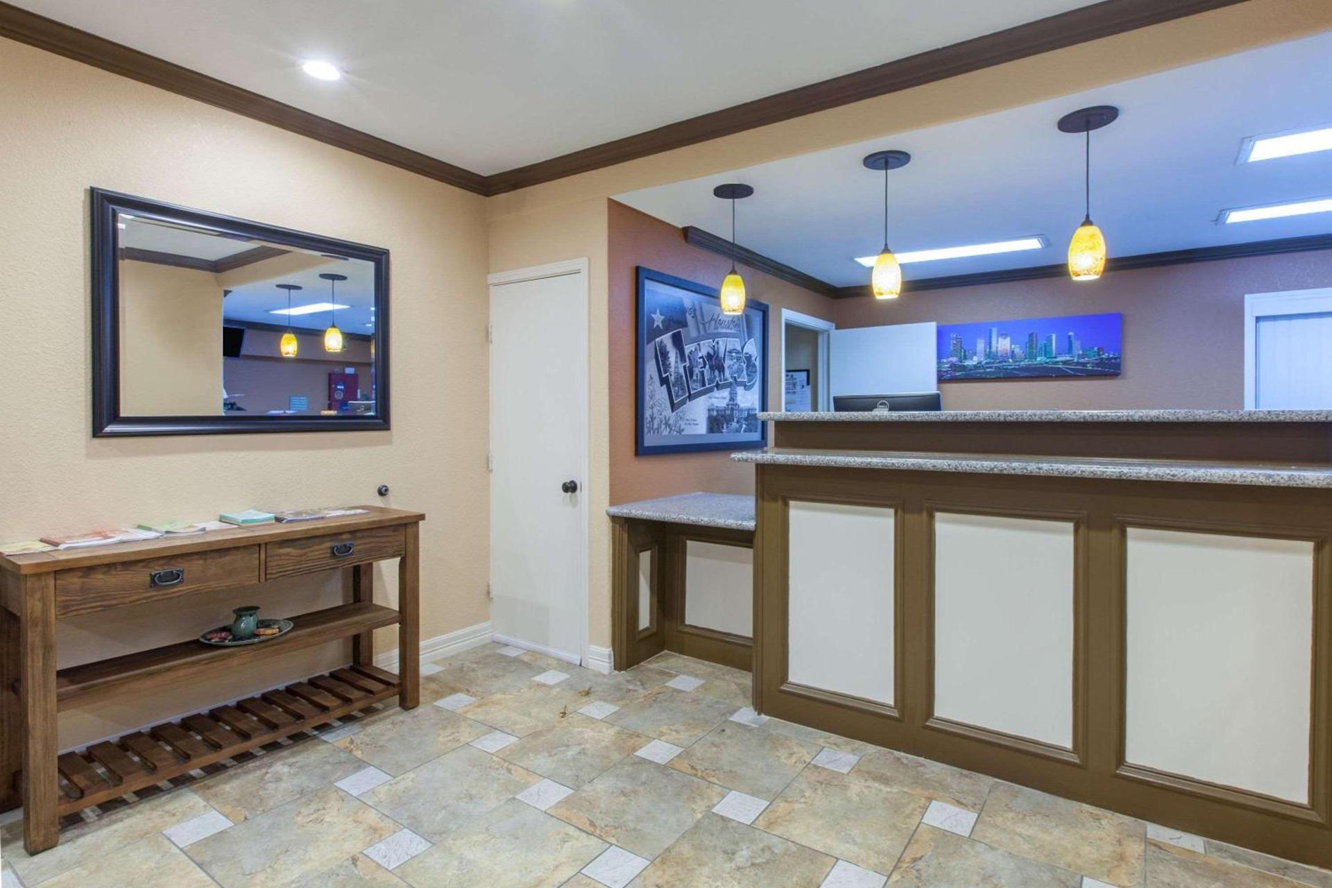 Super 8 by Wyndham Houston/Willowbrook Hwy 249 photo 22
