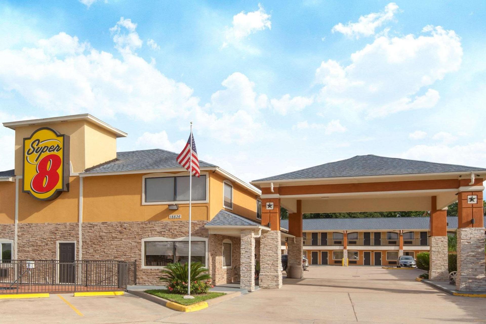 Super 8 by Wyndham Houston/Willowbrook Hwy 249 photo 3